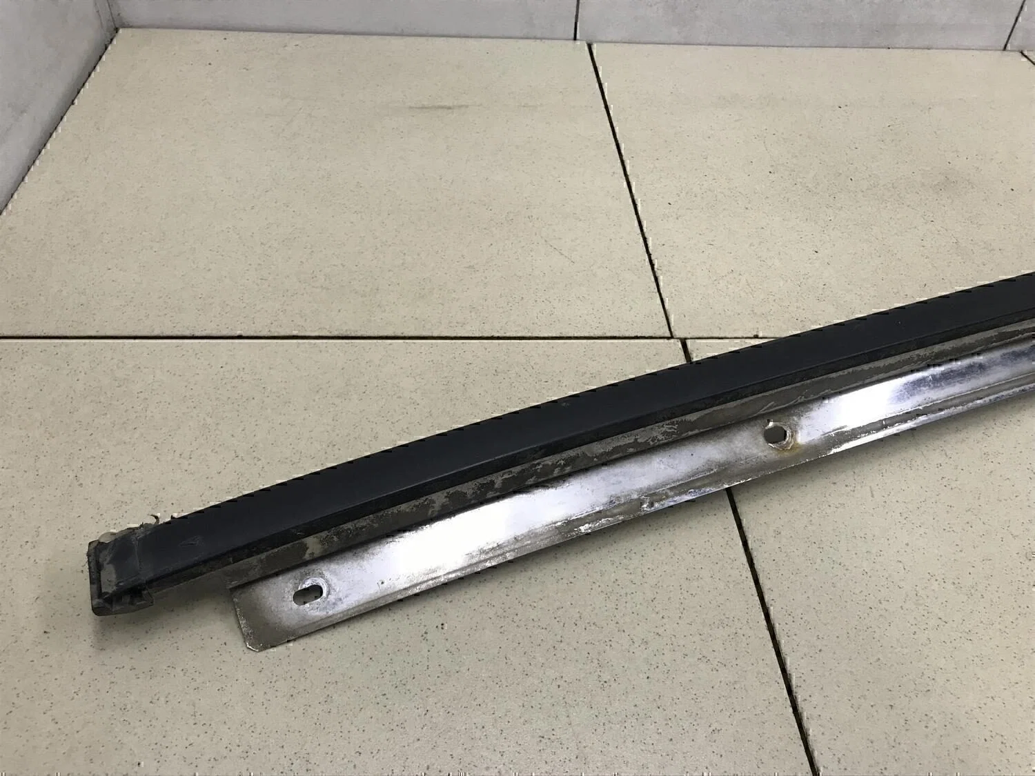 Молдинг лобового стекла NISSAN Almera Tino 2000-2006 - миниатюра 2