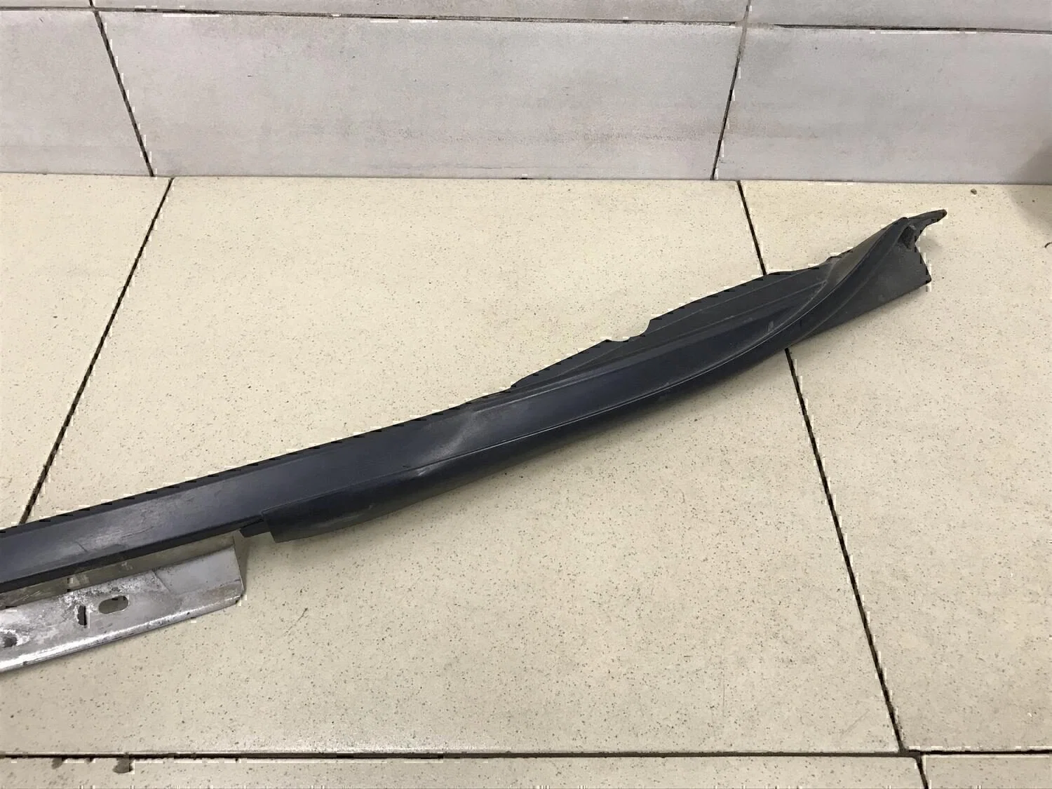 Молдинг лобового стекла NISSAN Almera Tino 2000-2006 - миниатюра 3