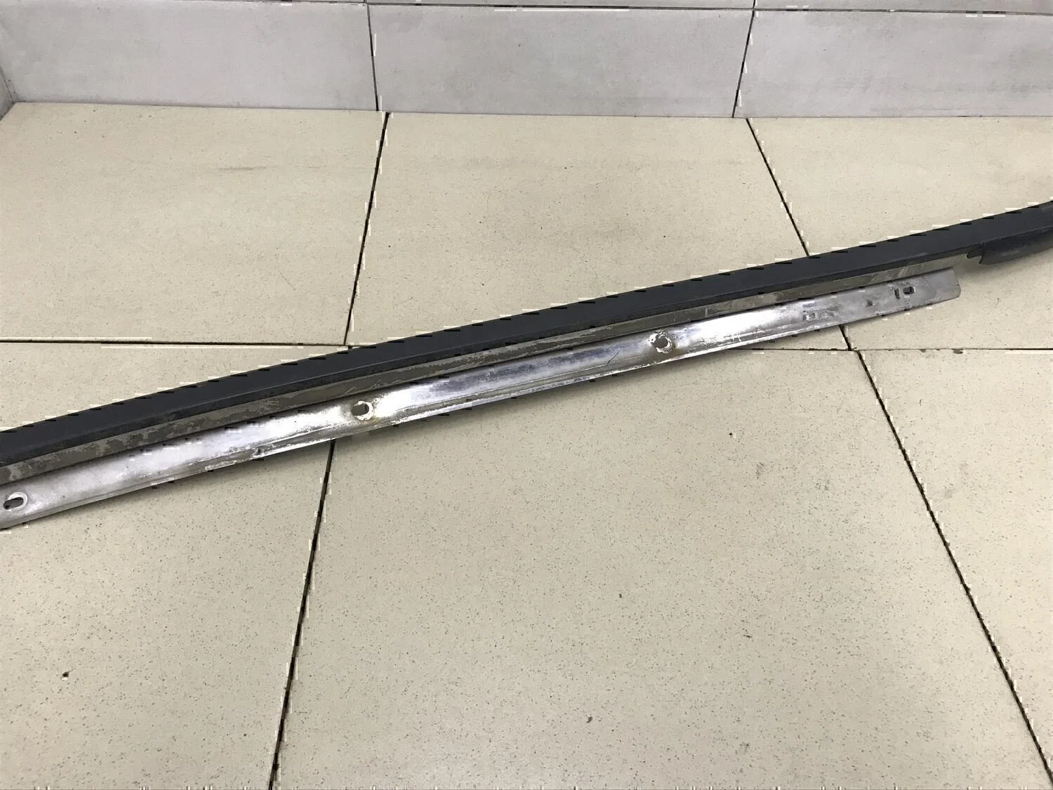 Молдинг лобового стекла NISSAN Almera Tino 2000-2006 - миниатюра 4