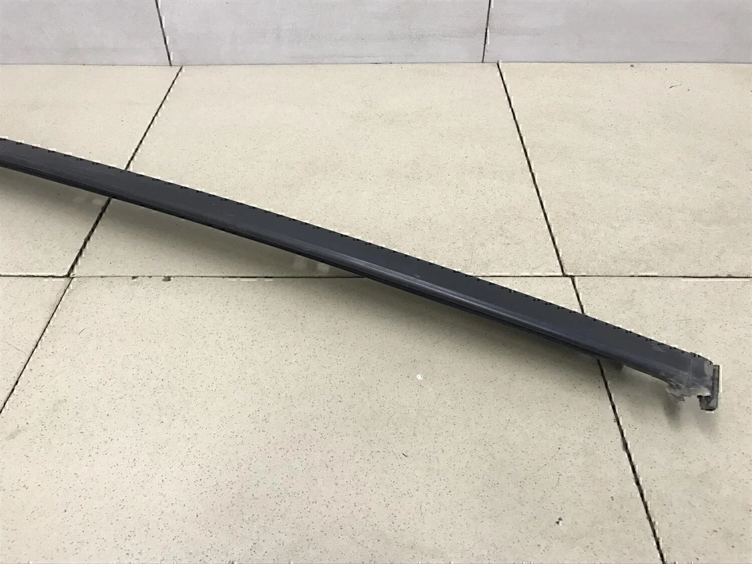 Молдинг лобового стекла NISSAN Almera Tino 2000-2006 - миниатюра 5
