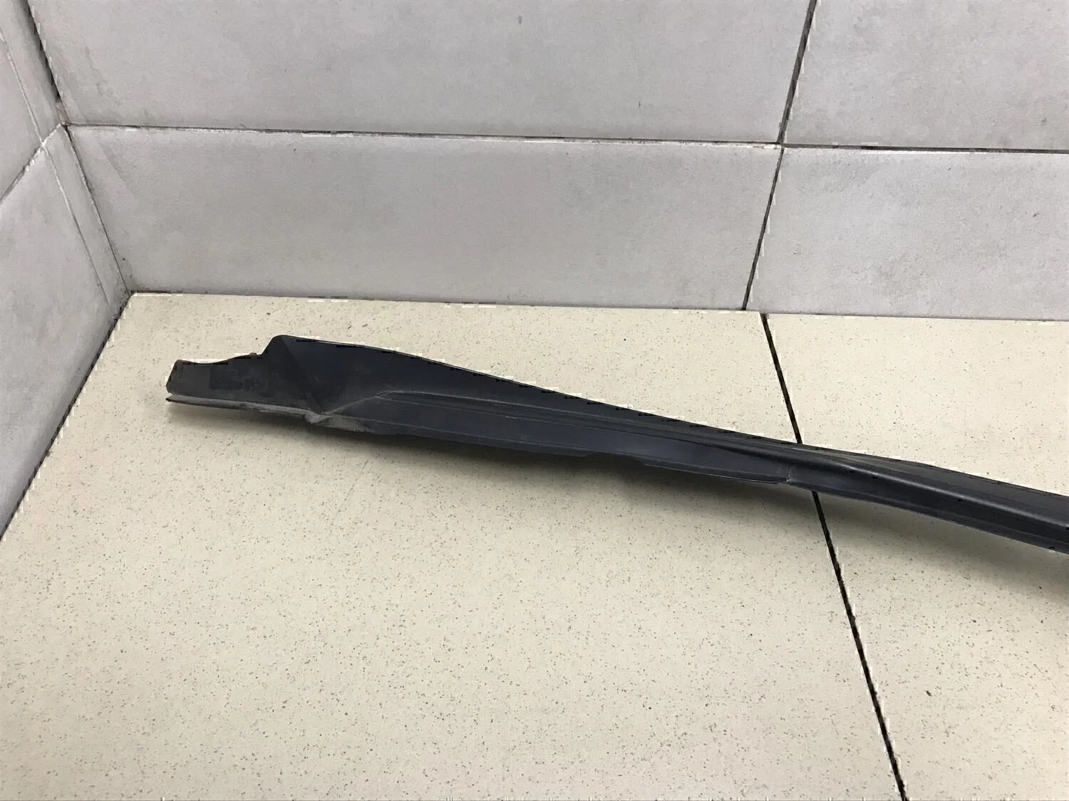 Молдинг лобового стекла NISSAN Almera Tino 2000-2006 - миниатюра 6