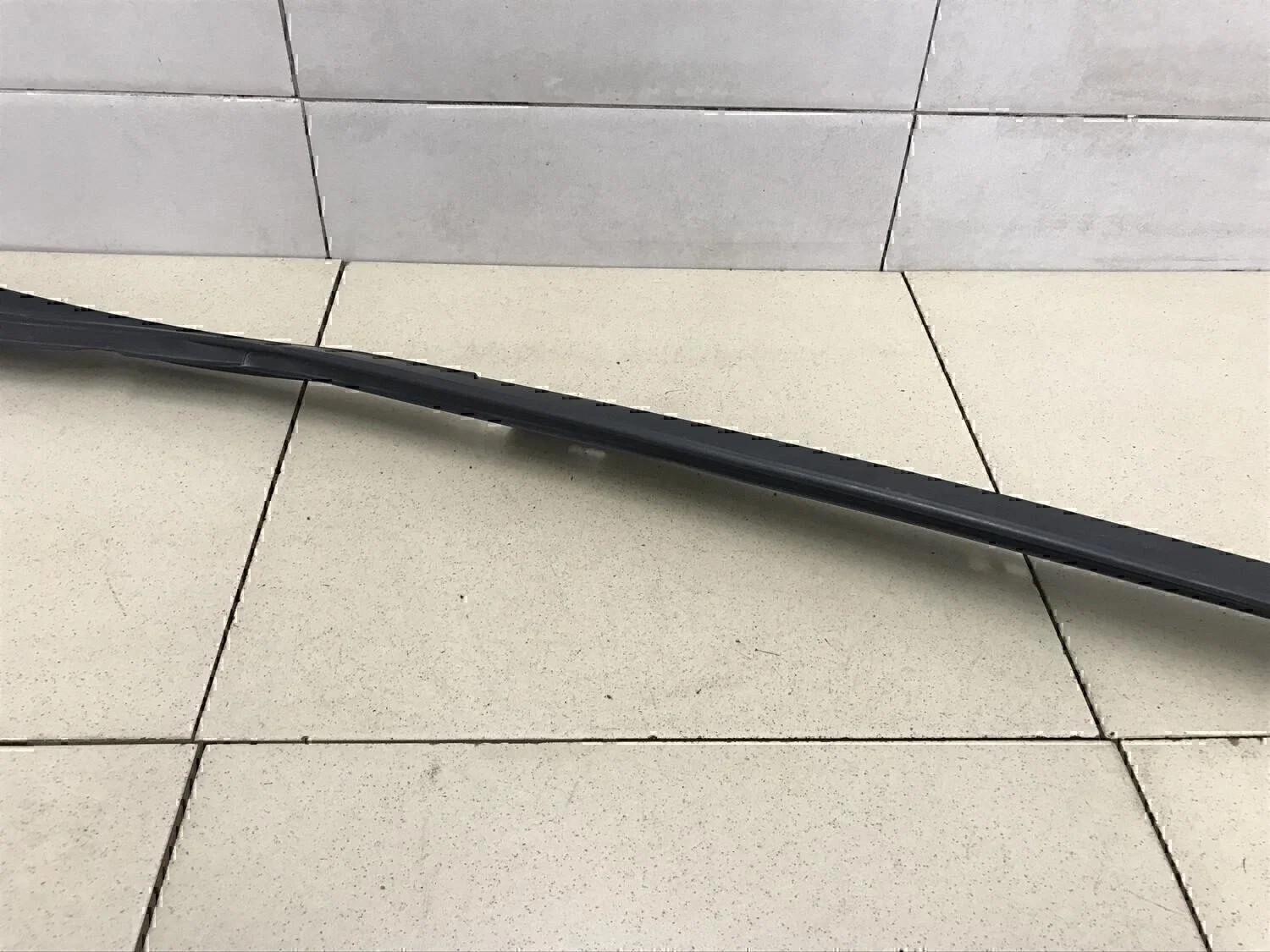 Молдинг лобового стекла NISSAN Almera Tino 2000-2006 - миниатюра 7