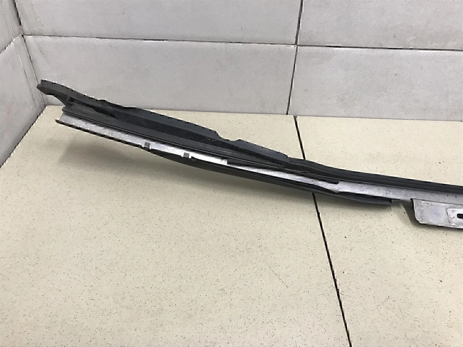 Молдинг лобового стекла NISSAN Almera Tino 2000-2006 - миниатюра 8
