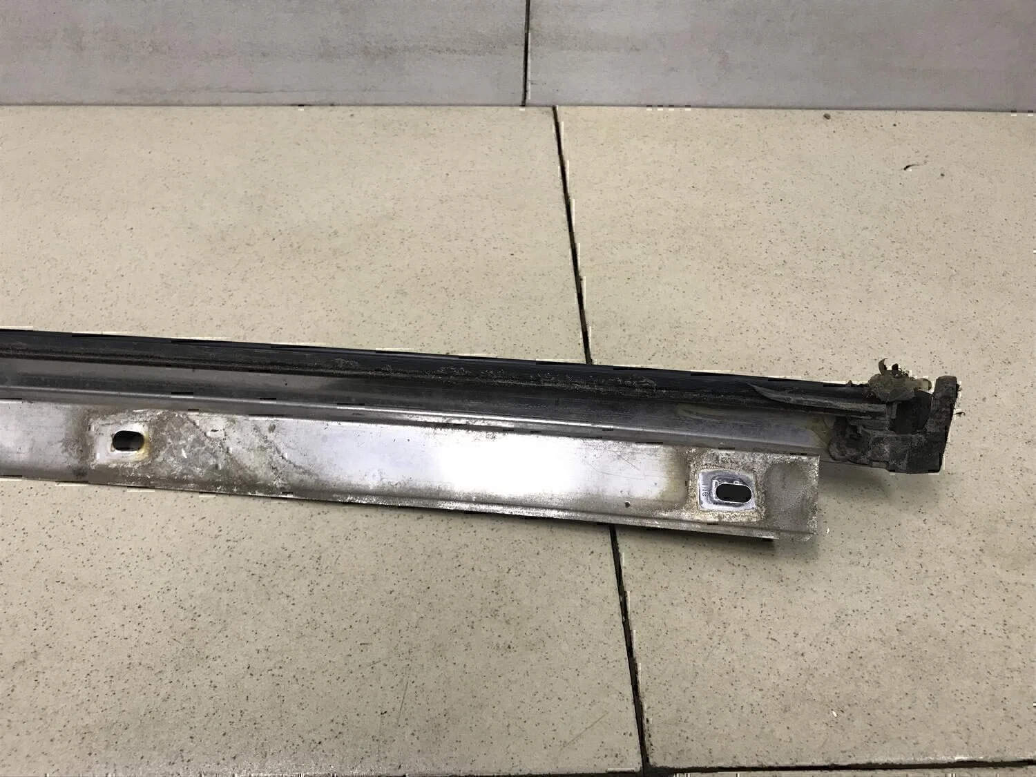 Молдинг лобового стекла NISSAN Almera Tino 2000-2006 - миниатюра 9