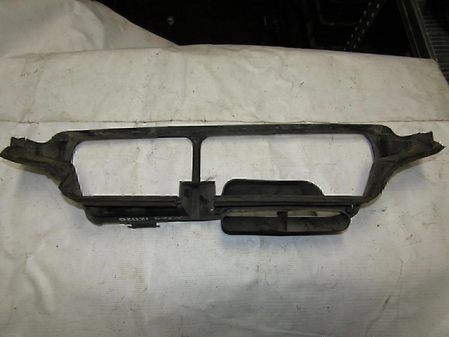 Воздухозаборник (внутри) VOLVO S60 2000-2009 - миниатюра 2