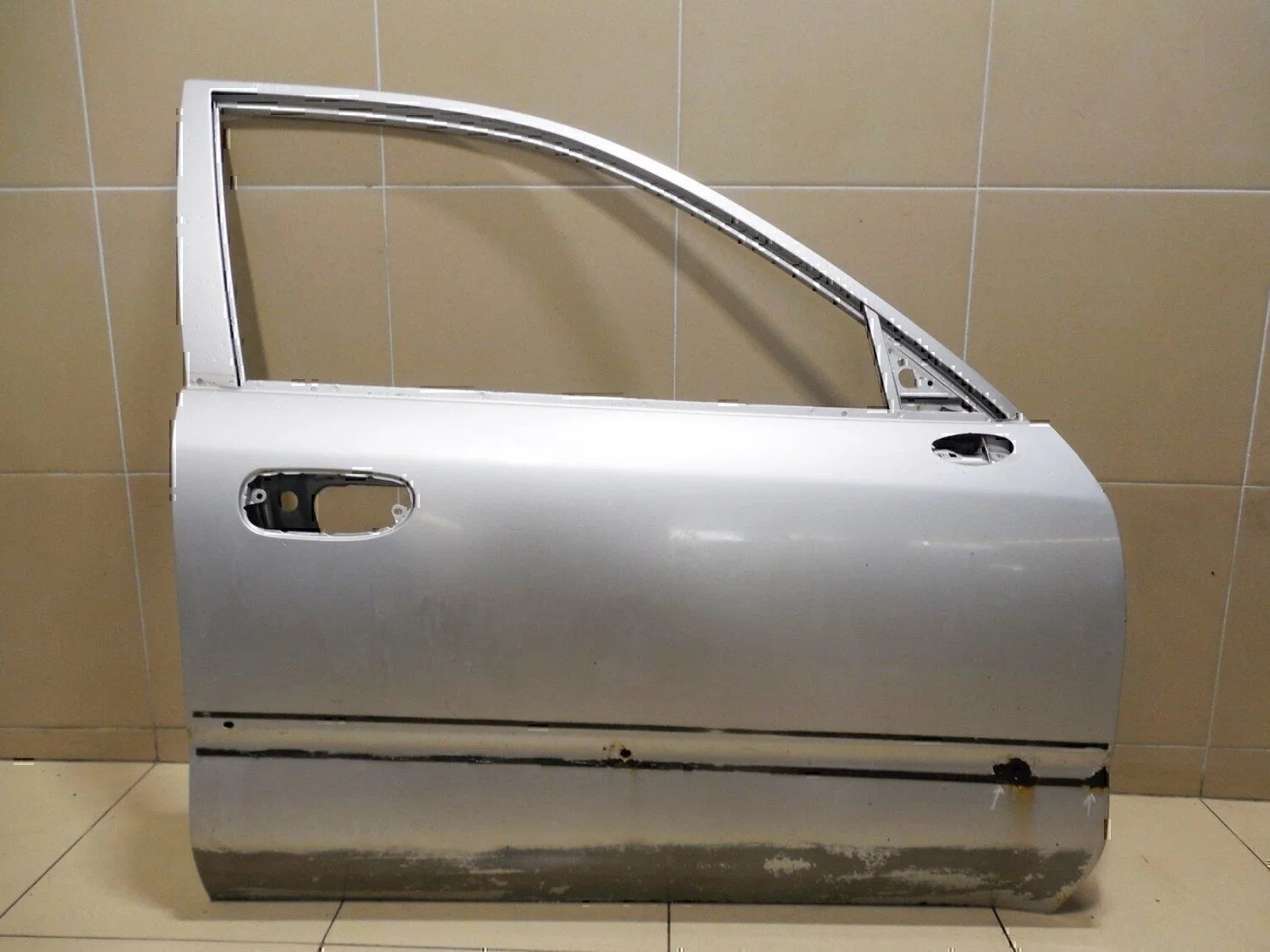Дверь передняя правая MITSUBISHI Carisma (DA) 1999-2003 - изображение 1