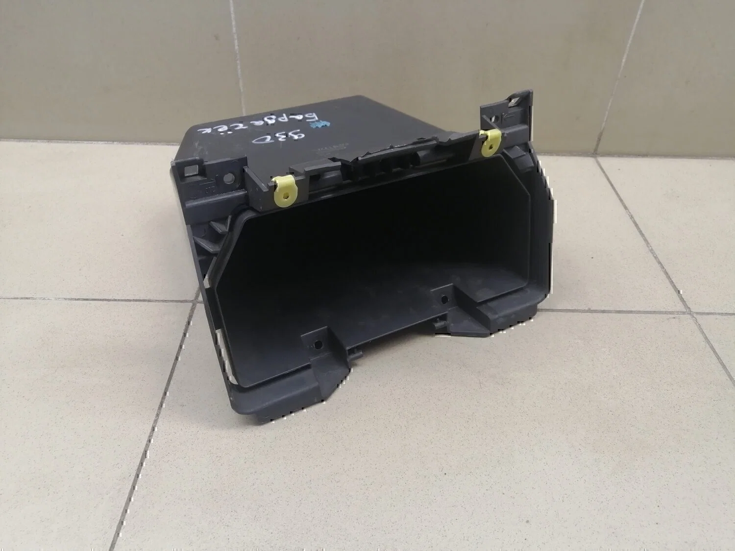 Ящик передней консоли VOLVO V50 2004-2012 - миниатюра 3