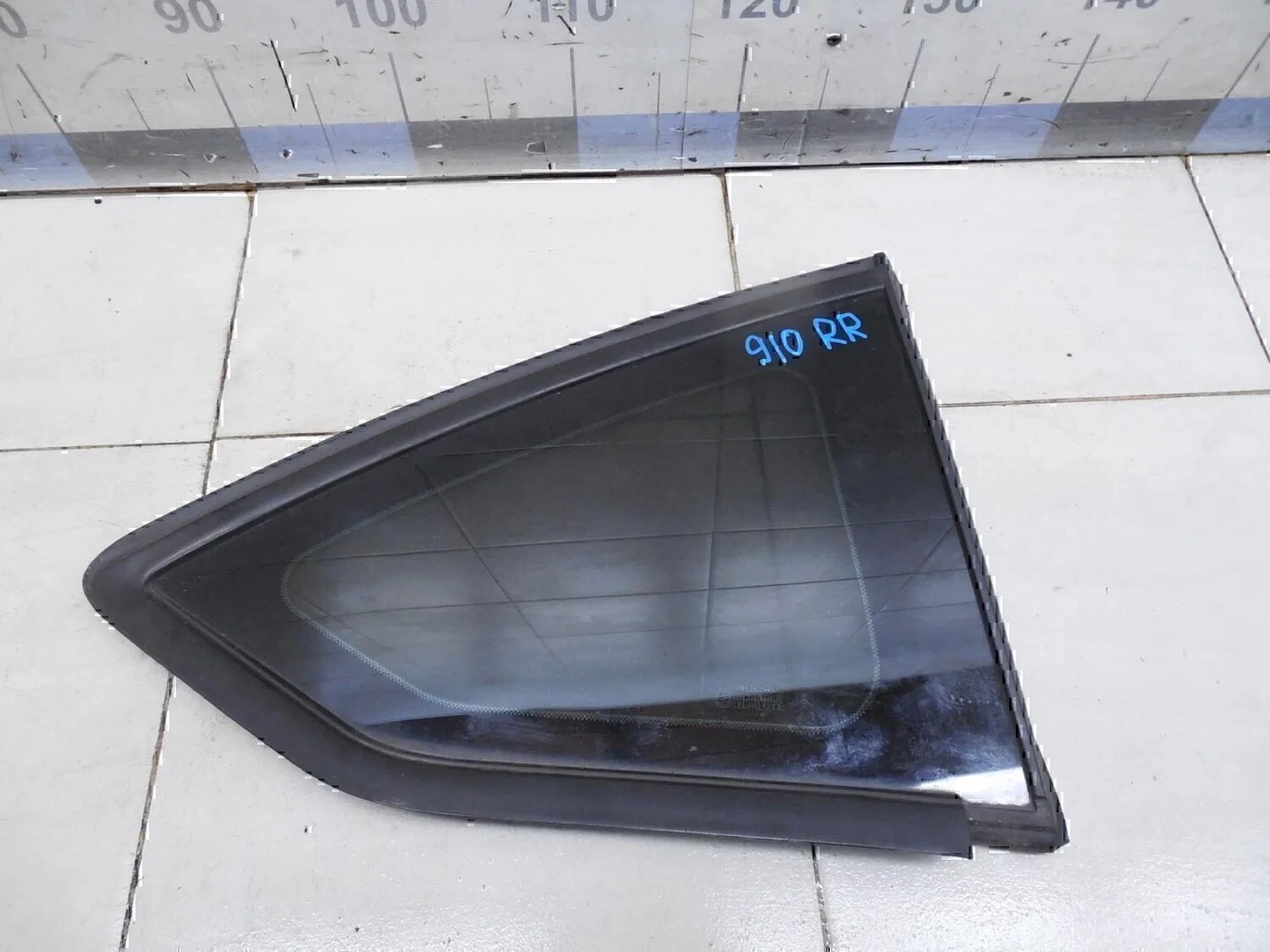 Стекло кузовное глухое правое Peugeot-Citroen C4 2005-2011 - изображение 1