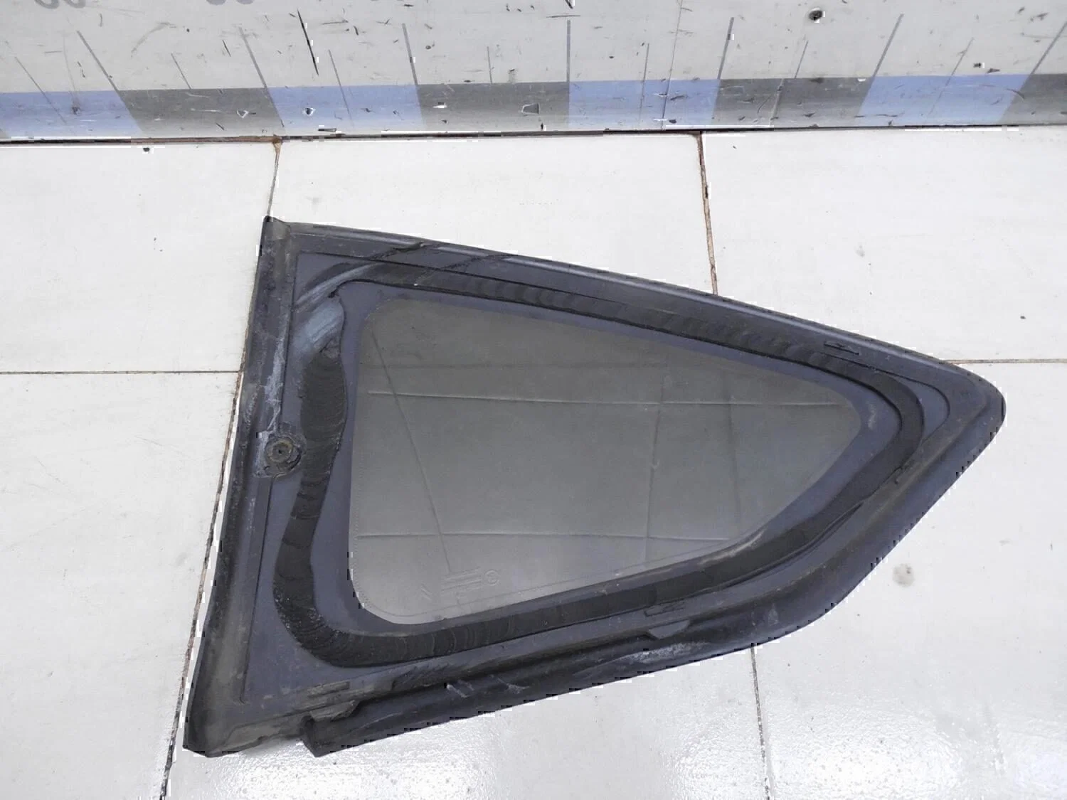 Стекло кузовное глухое правое Peugeot-Citroen C4 2005-2011 - миниатюра 2