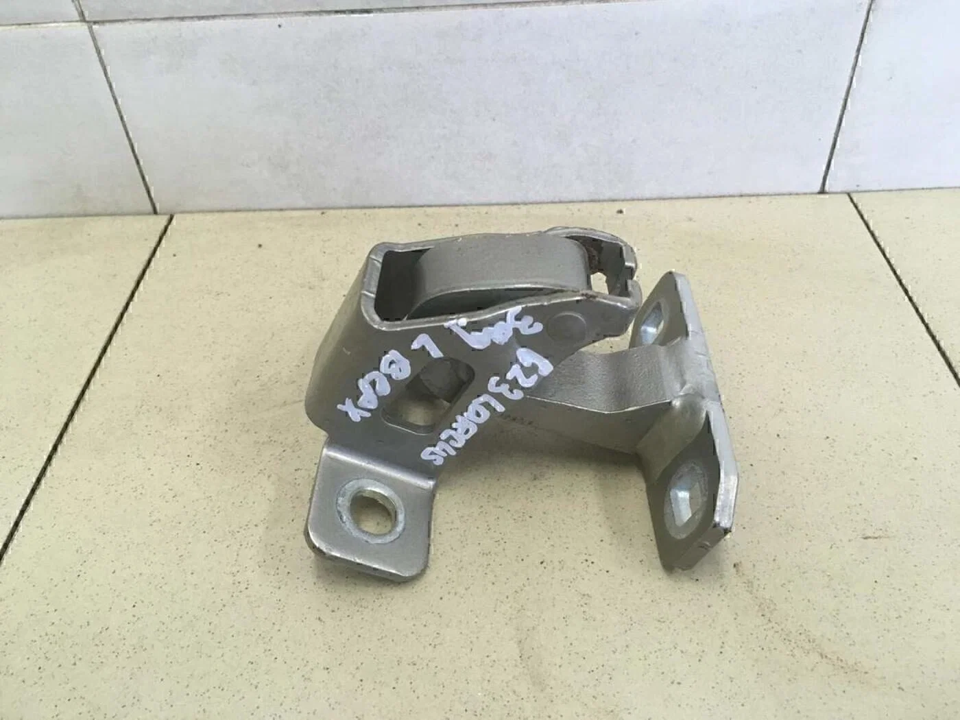 Петля двери багажника RENAULT Logan 2005-2014 - изображение 1