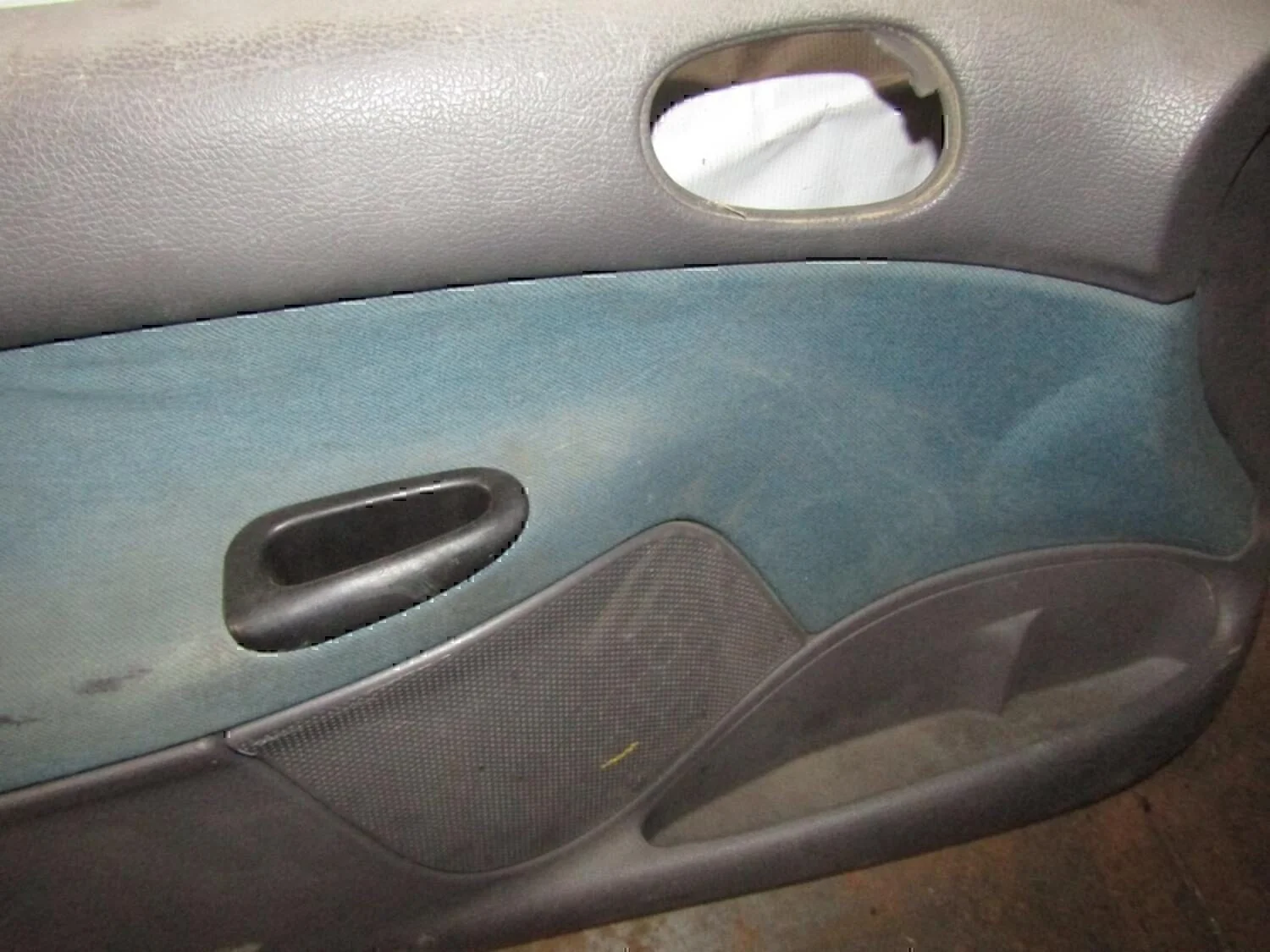 Обшивка двери передней левой PEUGEOT 206 1998-2012 - миниатюра 2