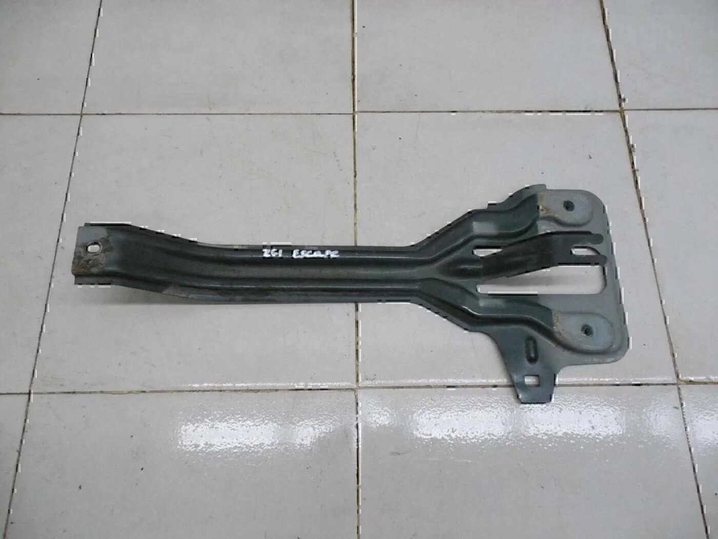 Кронштейн замка капота FORD Escape 2001-2006 - миниатюра 3