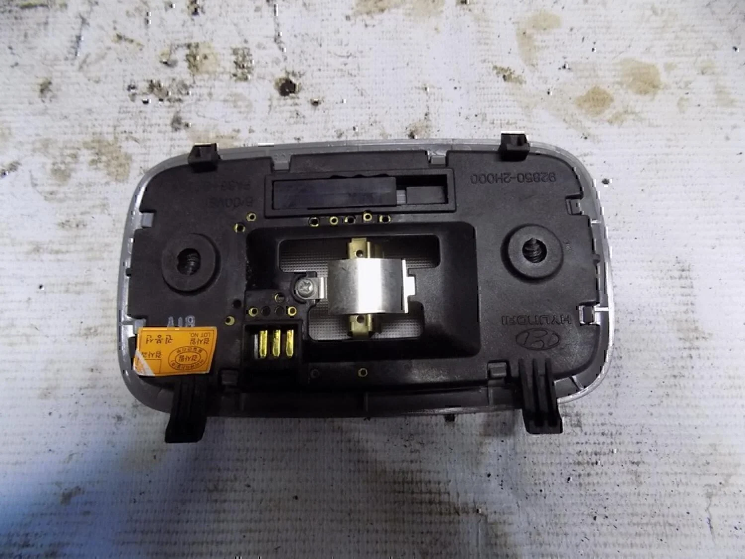 Плафон салонный Hyundai-KIA Elantra 2006-2011 - миниатюра 2