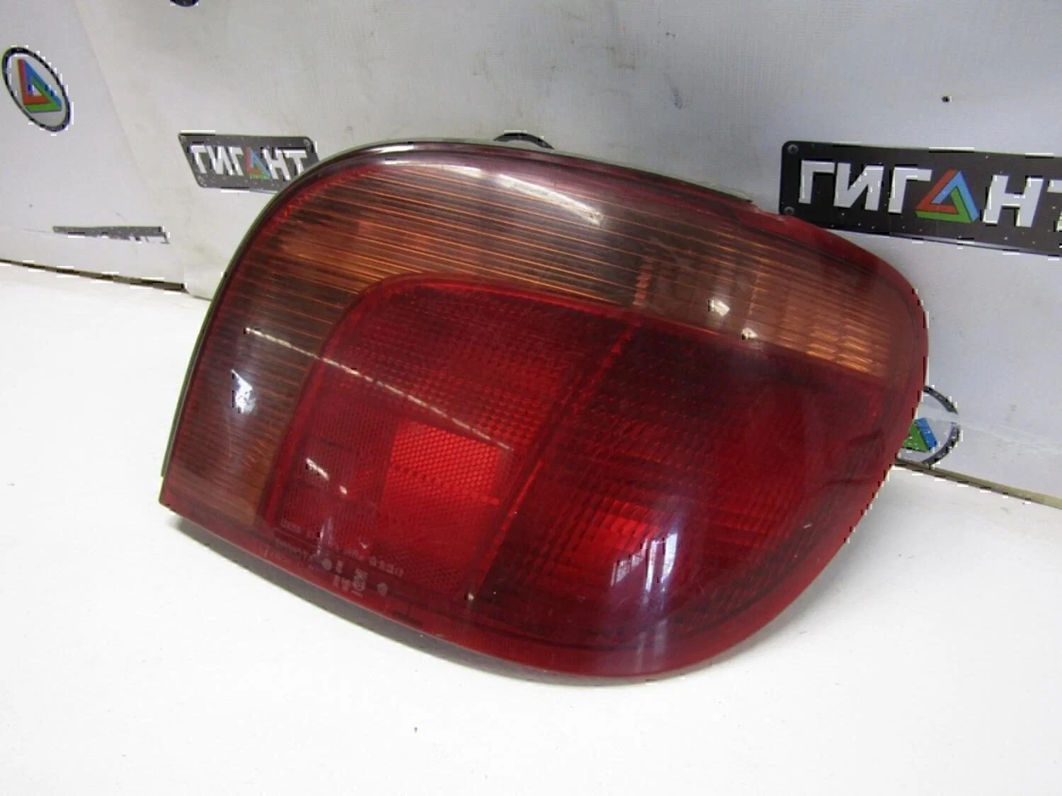 Фонарь задний правый TOYOTA Yaris 1999-2005 - миниатюра 2