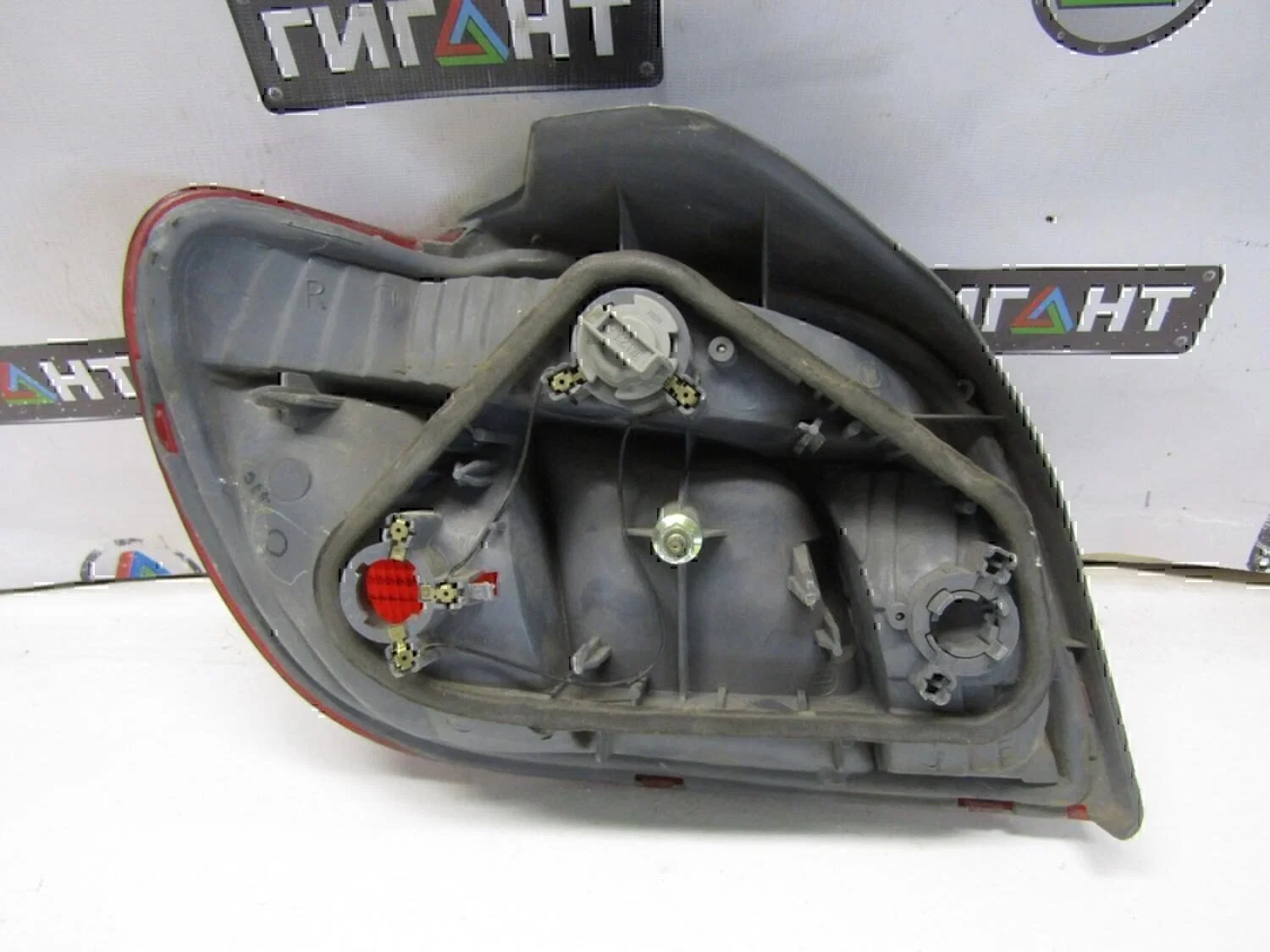 Фонарь задний правый TOYOTA Yaris 1999-2005 - миниатюра 3