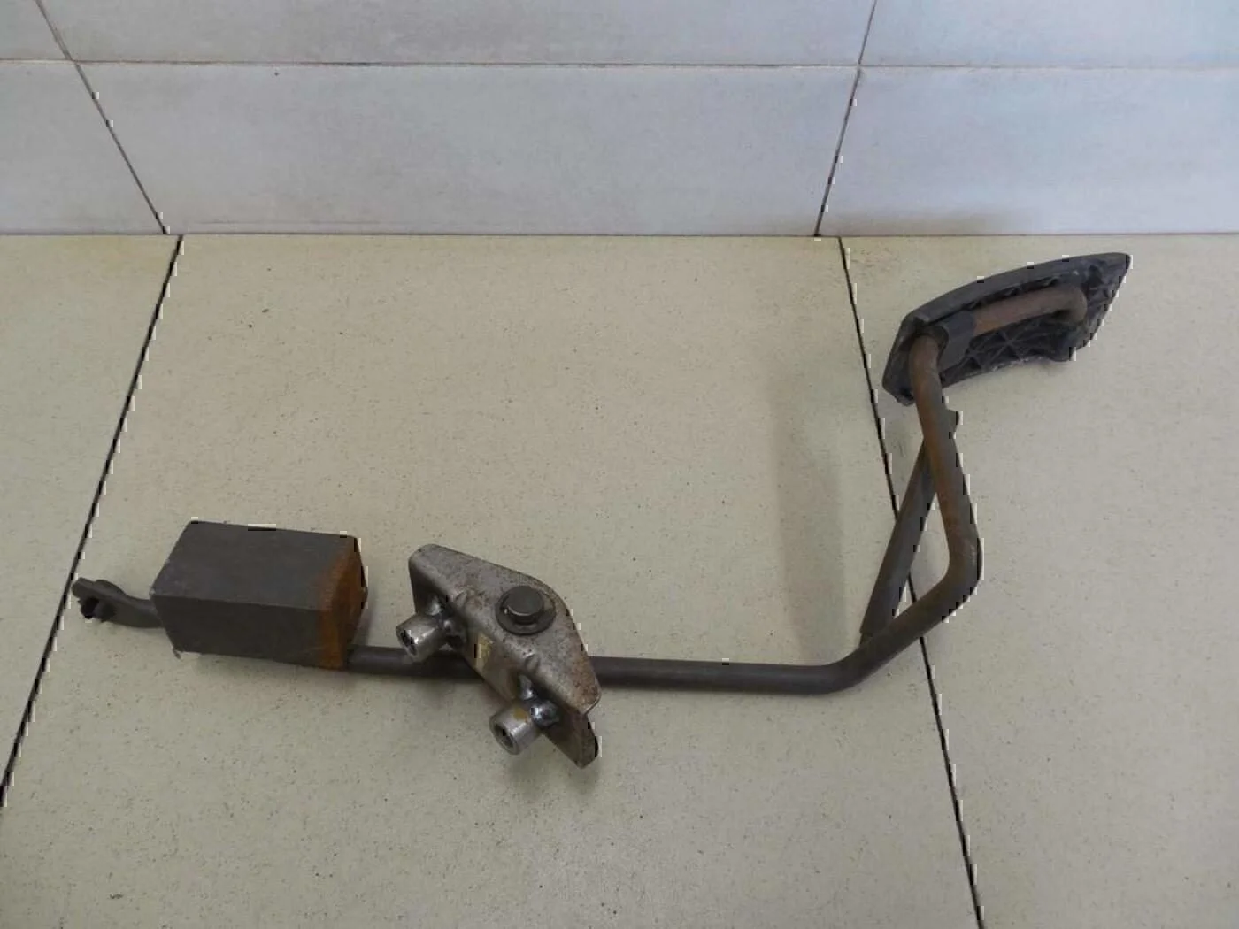 Педаль газа FORD Escape 2001-2006 - миниатюра 2