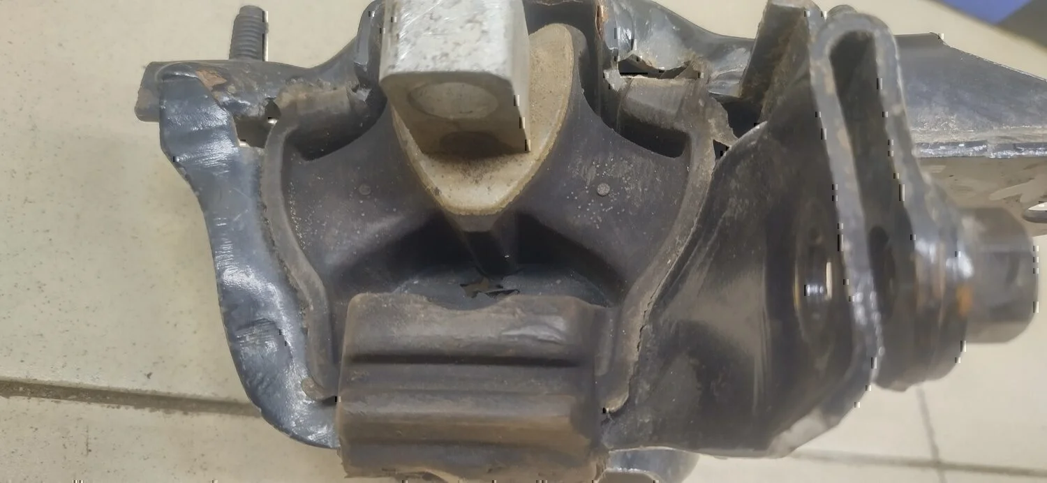 Опора КПП левая Audi Fabia 1999-2006 - миниатюра 4