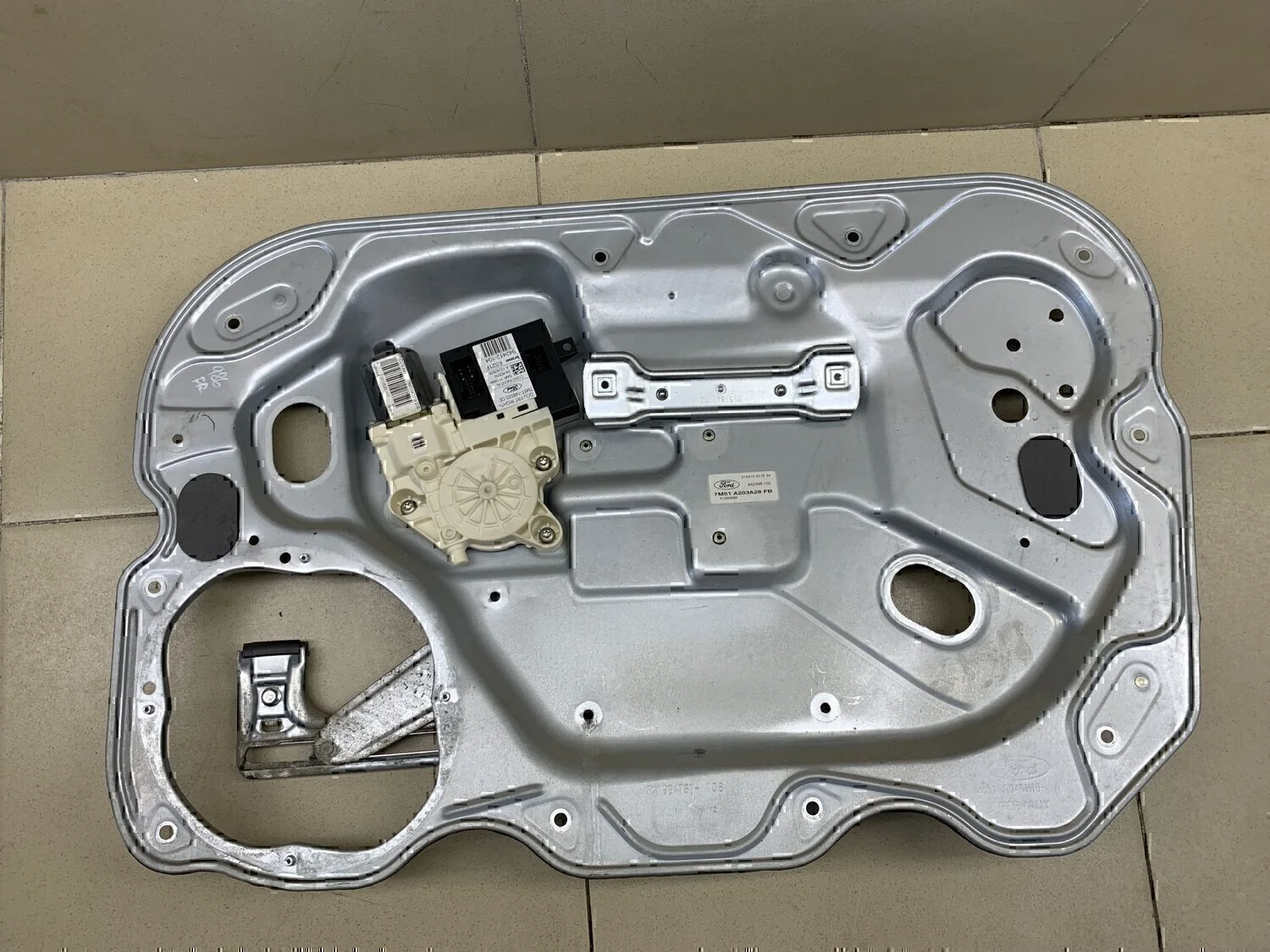 Крепеж стеклоподъемника FORD Focus II 2005-2008 - изображение 1