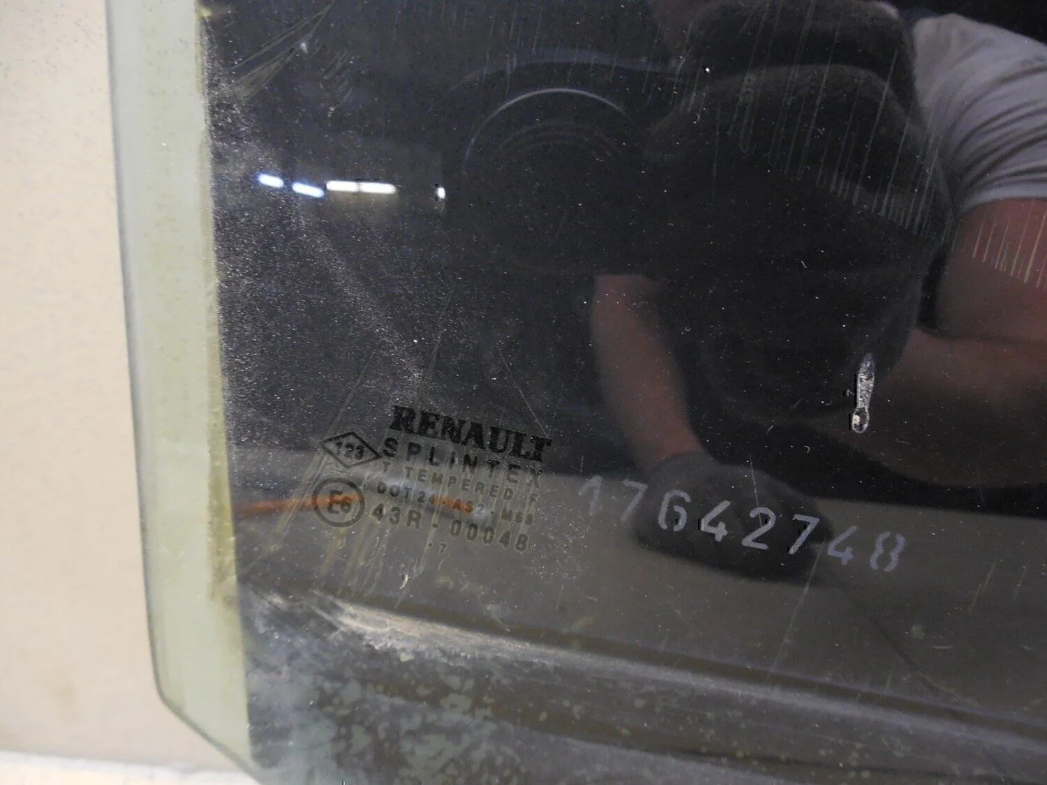 Стекло двери задней правой RENAULT Scenic 1999-2002 - миниатюра 2