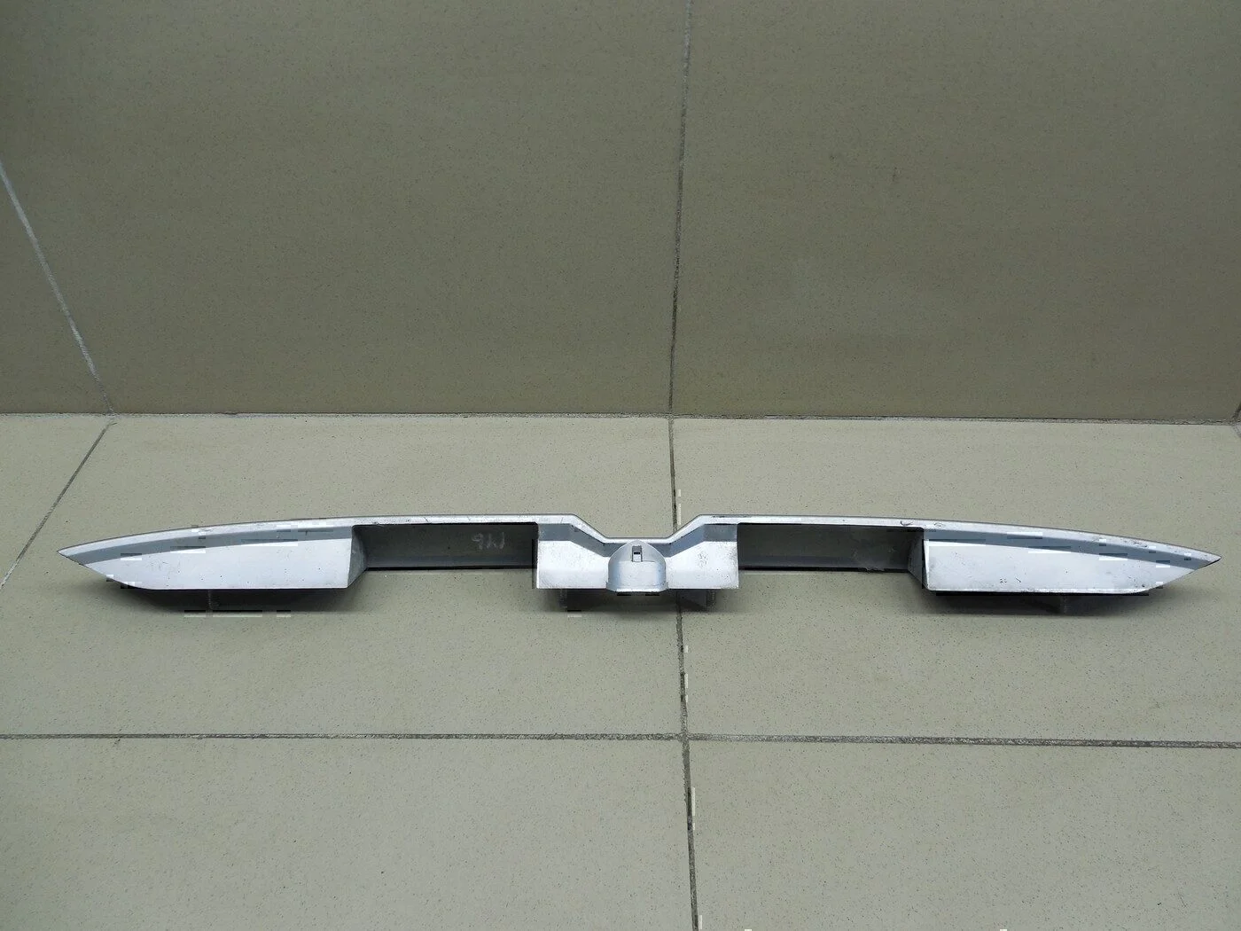 Накладка двери багажника MITSUBISHI Carisma (DA) 1999-2003 - миниатюра 5
