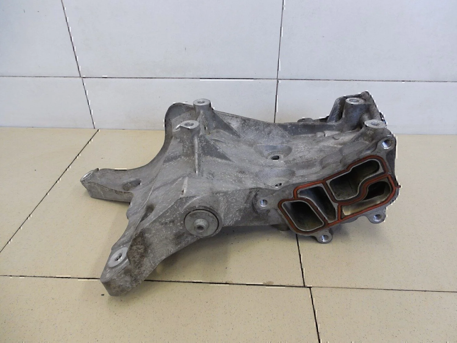 Кронштейн генератора SKODA Fabia 1999-2006 - миниатюра 3