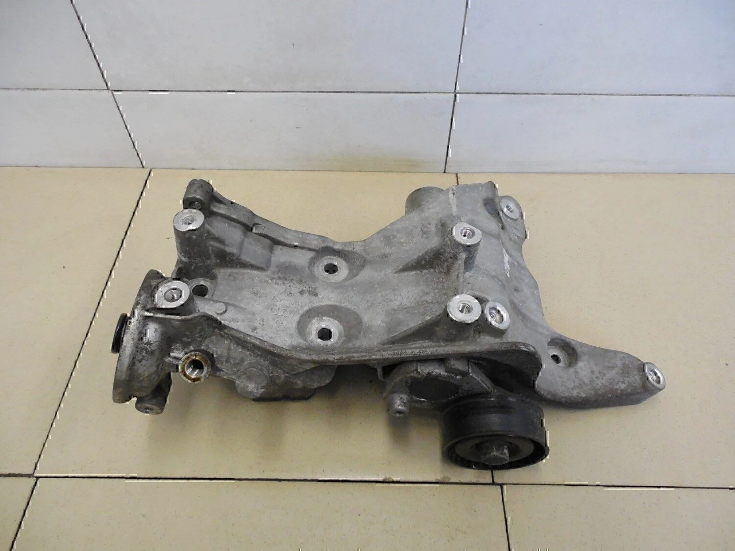 Кронштейн генератора SKODA Fabia 1999-2006 - миниатюра 5