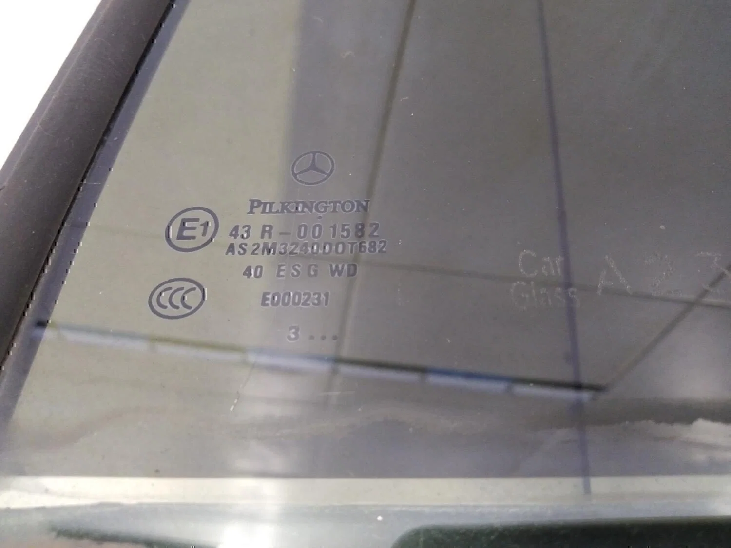 Стекло двери задней левой (форточка) MERCEDES-BENZ W203 2000-2006 - миниатюра 3