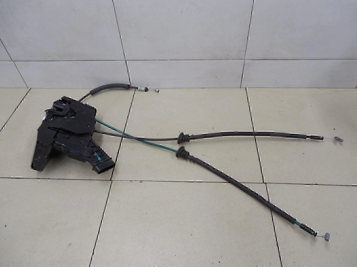 Замок двери задней левой Hyundai-KIA Mohave 2009> - миниатюра 2