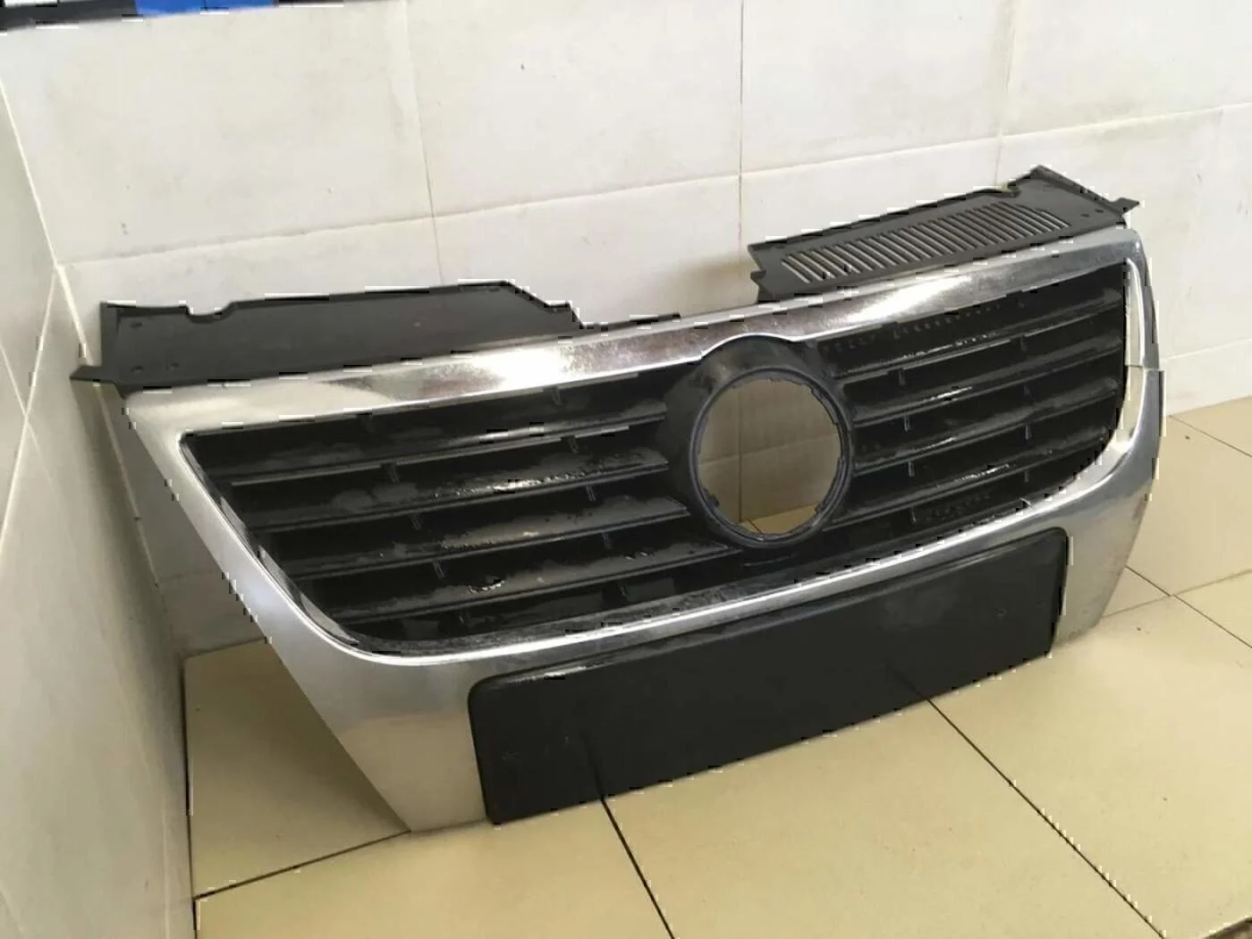 Решетка радиатора VW Passat [B6] 2005-2010 - миниатюра 4