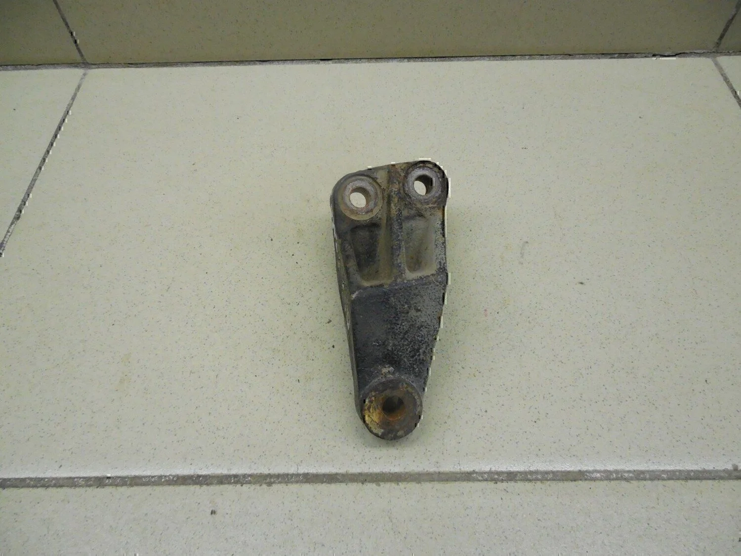 Кронштейн генератора Hyundai-KIA Tucson 2004-2010 - миниатюра 4
