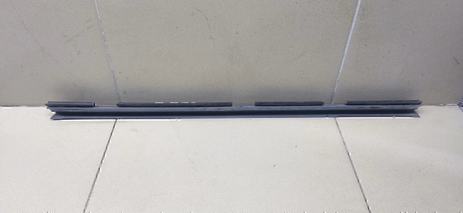 Уплотнитель стекла двери VW Passat [B5] 2000-2005 - миниатюра 2