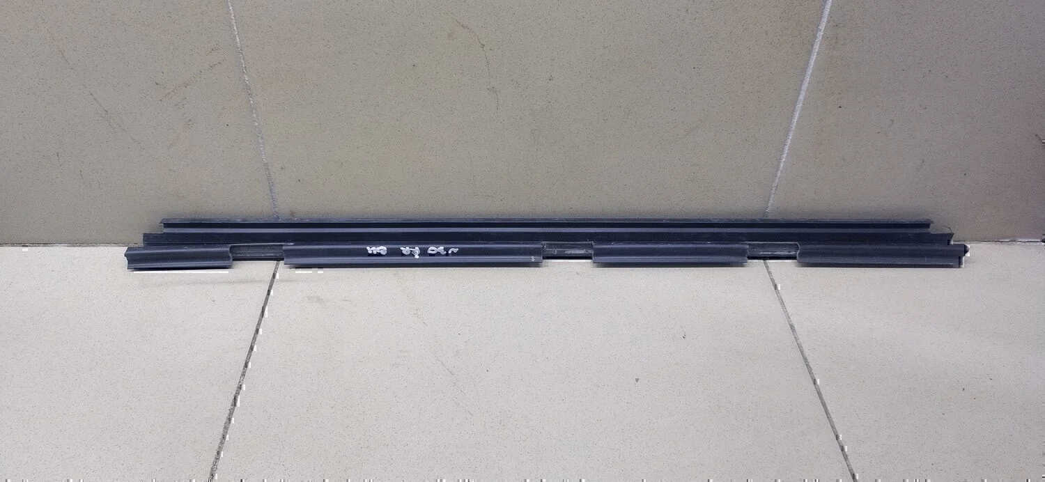 Уплотнитель стекла двери VW Passat [B5] 2000-2005 - миниатюра 3