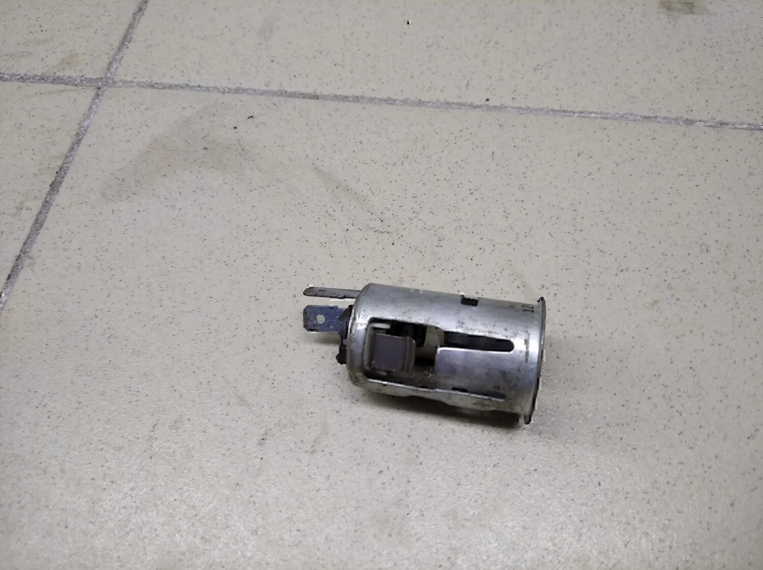 Гнездо прикуривателя NISSAN Almera N16 2000-2006 - миниатюра 2