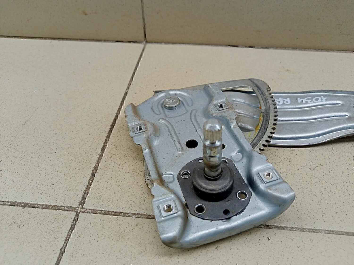 Стеклоподъемник механ. задний правый TOYOTA Yaris 2005-2011 - миниатюра 2