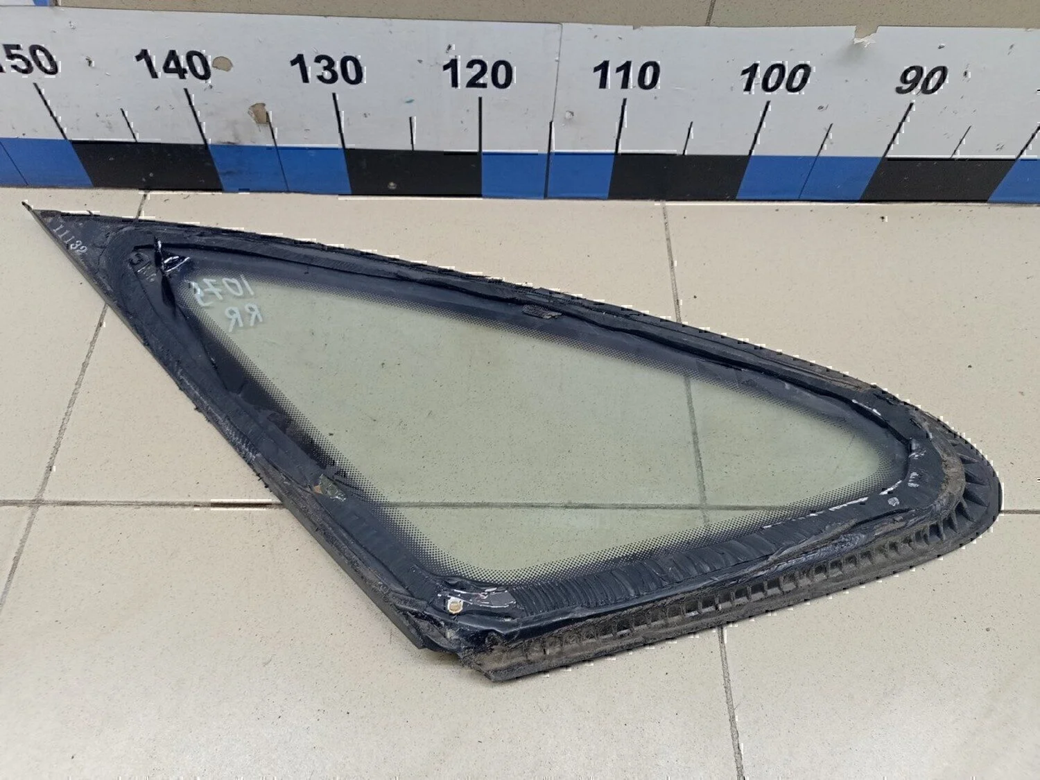 Стекло кузовное глухое правое MAZDA 626 (GE) 1992-1997 - миниатюра 2