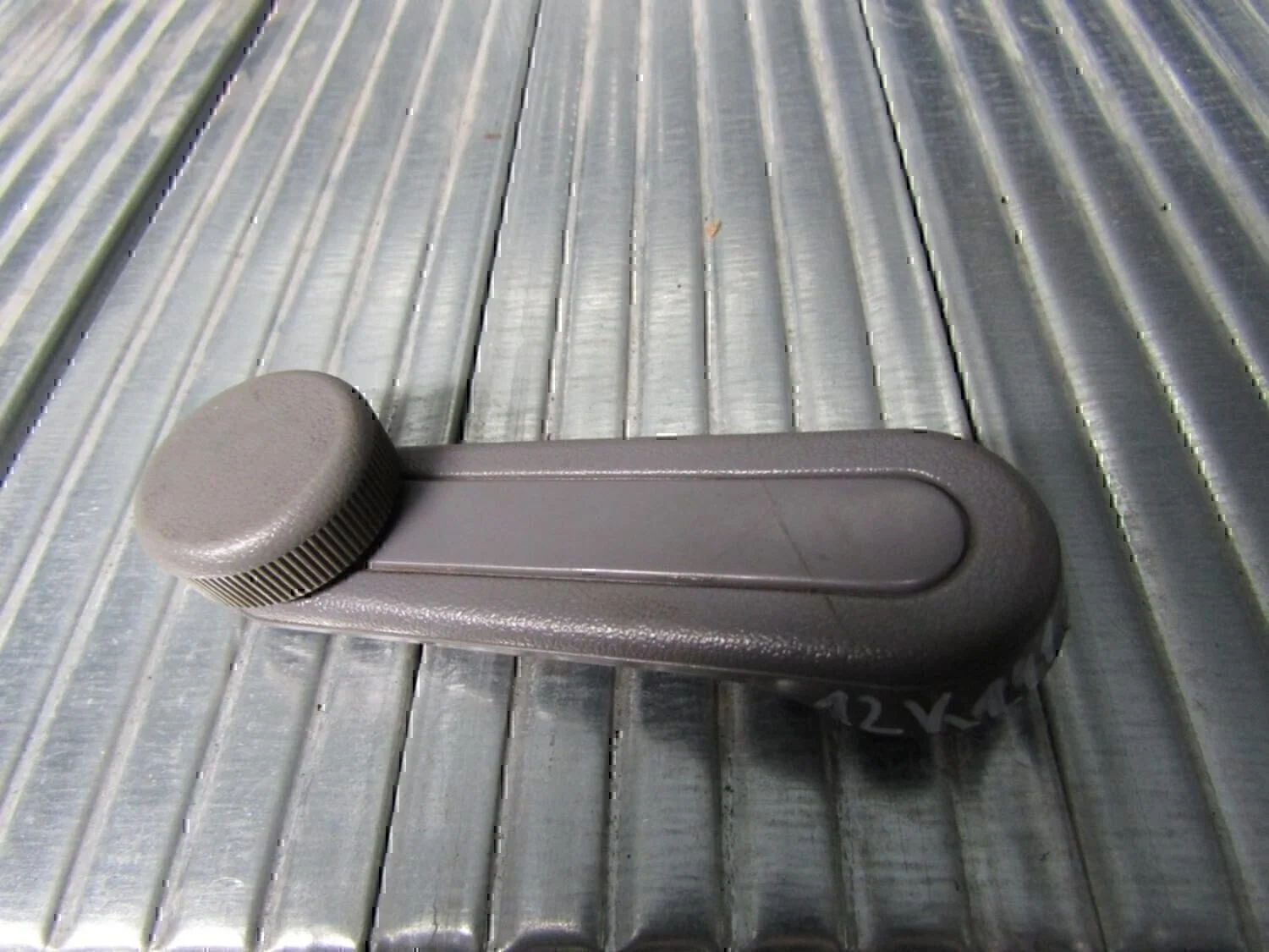 Ручка стеклоподъемника TOYOTA Yaris Verso 1999-2005 - миниатюра 2