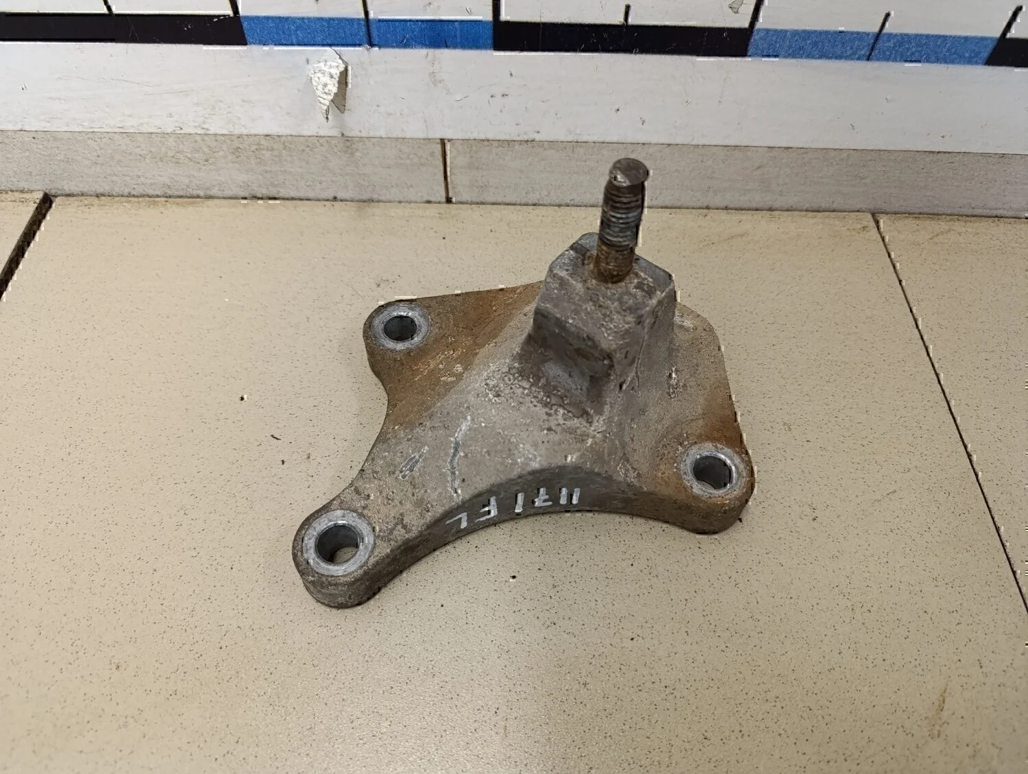 Кронштейн КПП FORD Fusion 2002-2012 - изображение 1