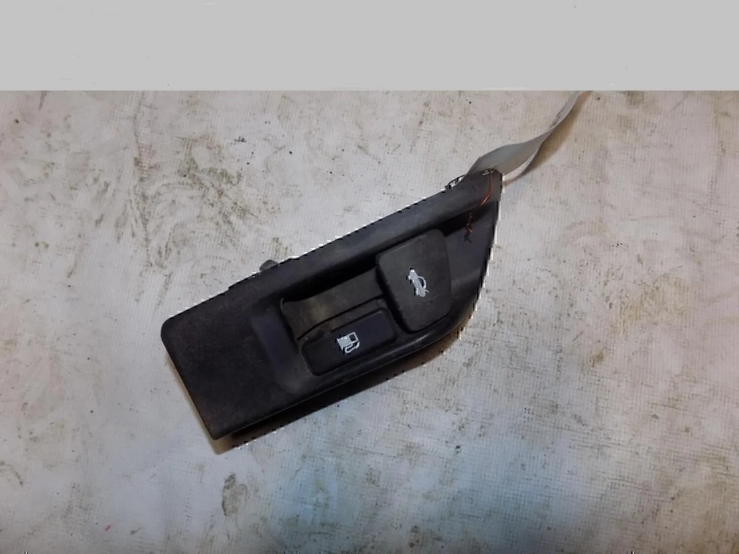 Ручка открывания багажника TOYOTA Camry XV40 2006-2011 - изображение 1