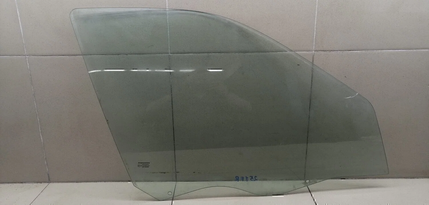 Стекло двери передней правой Peugeot-Citroen Xsara 2000-2005 - изображение 1