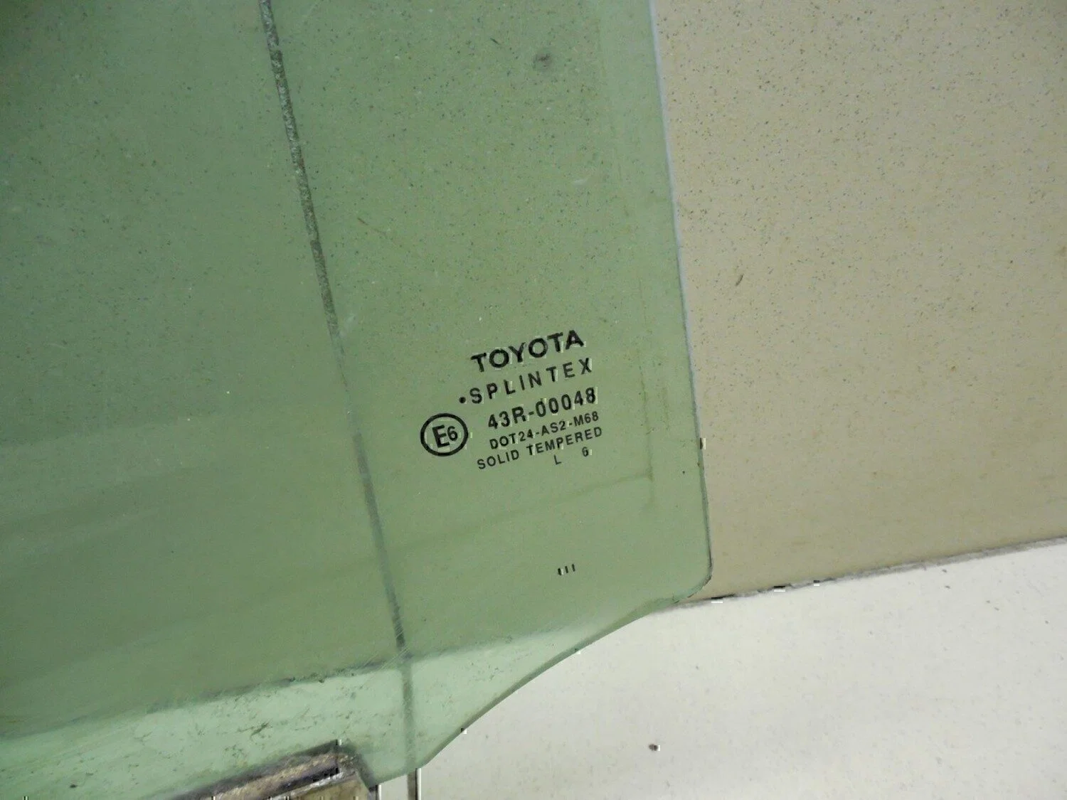 Стекло двери задней левой TOYOTA Yaris 2005-2011 - миниатюра 2