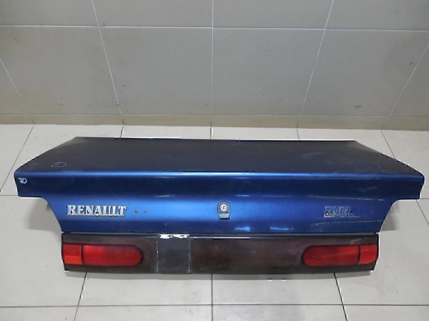 Крышка багажника RENAULT R19 1992-1996 - изображение 1