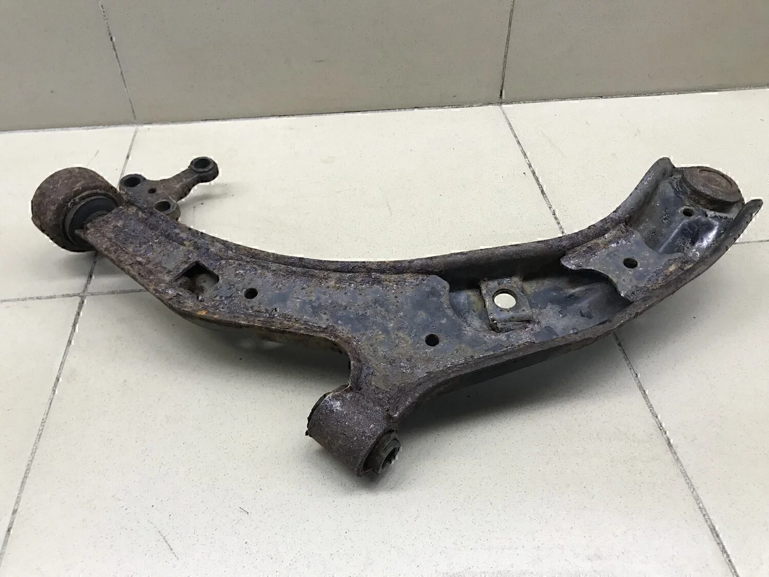 Рычаг передний правый NISSAN Almera N16 2000-2006 - миниатюра 9