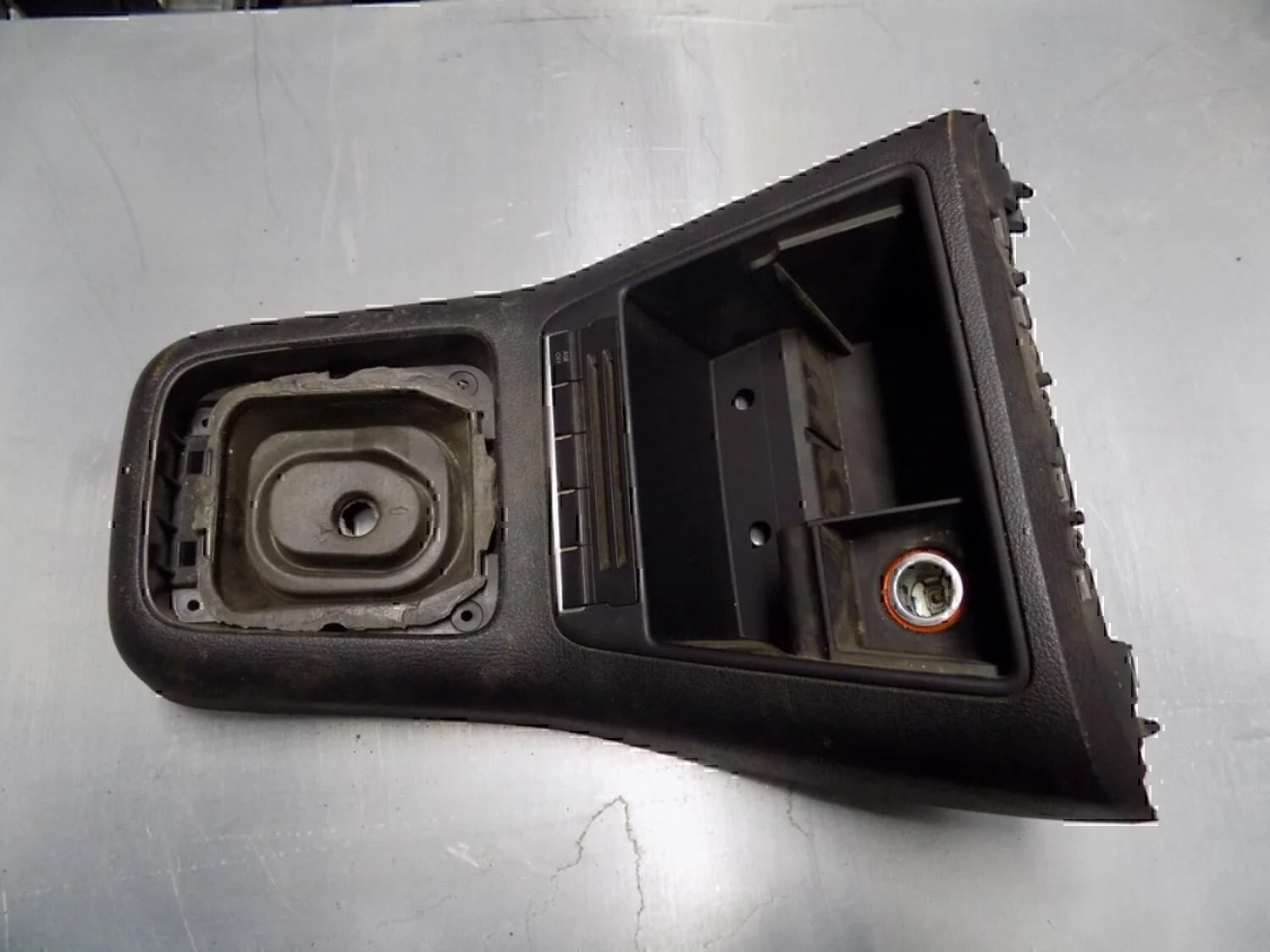 Консоль VW Tiguan 2011-2016 - миниатюра 2