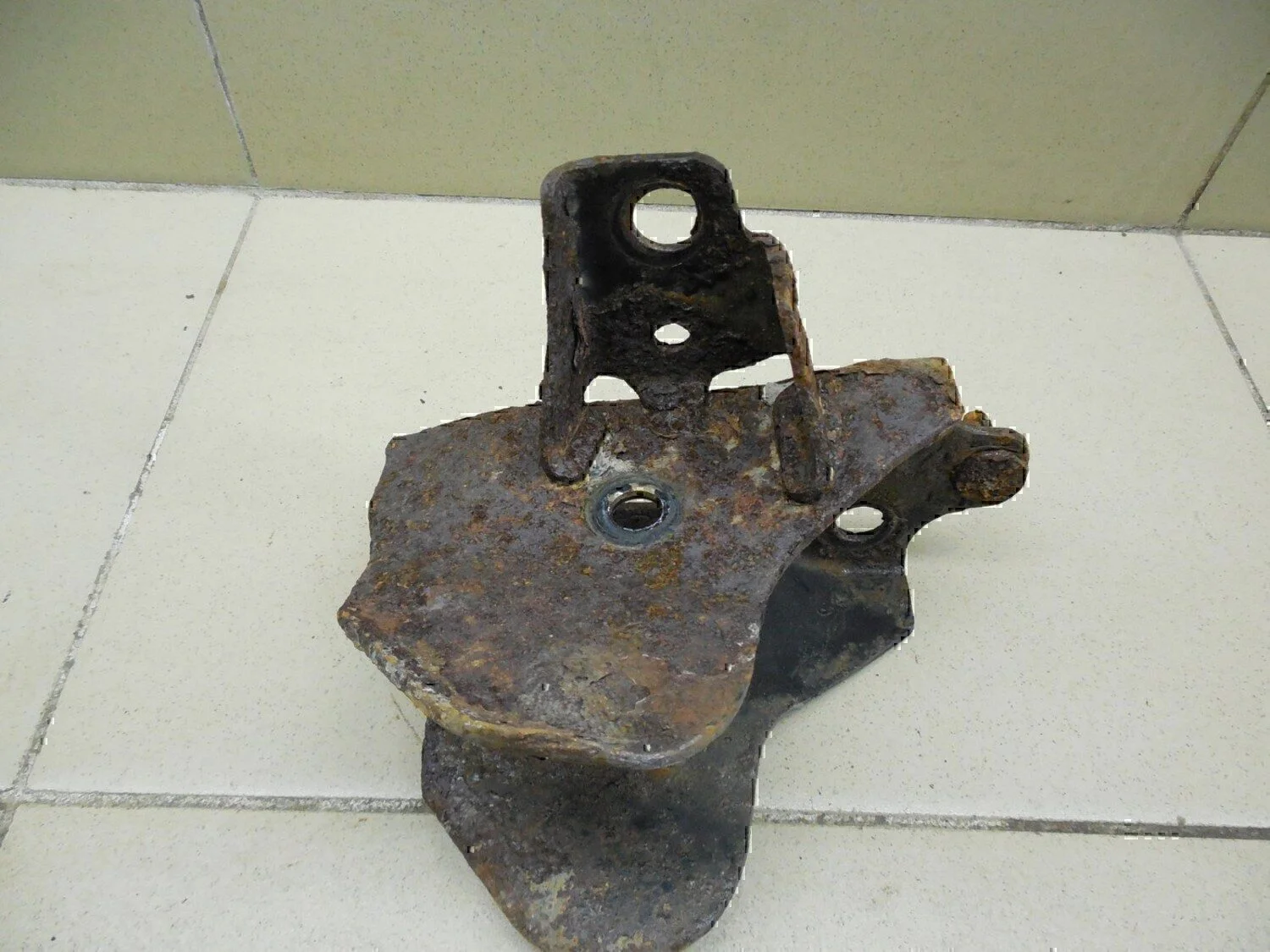 Кронштейн задней балки NISSAN Almera N16 2000-2006 - миниатюра 4