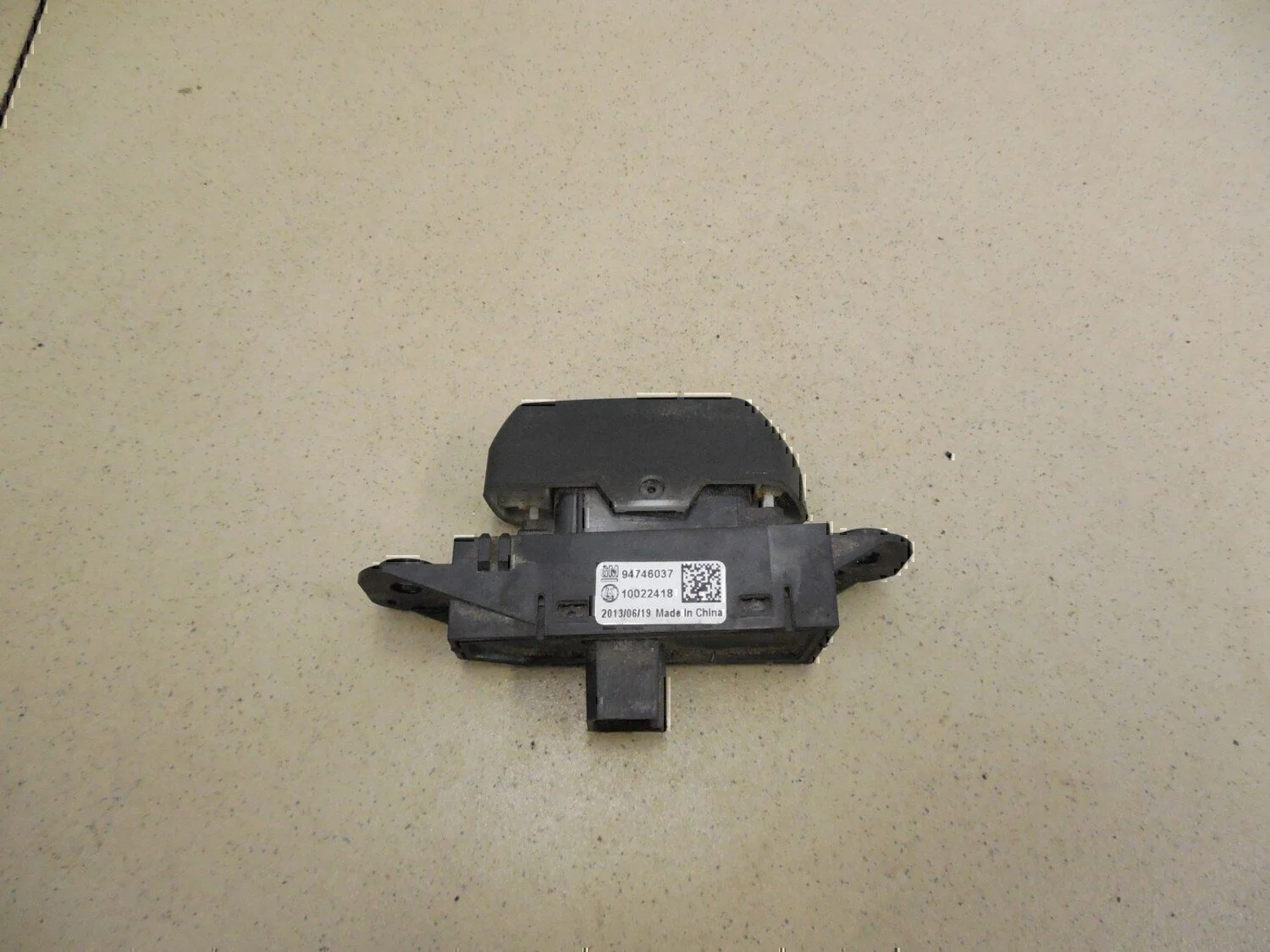 Кнопка центрального замка Chevrolet Cobalt 2011-2015 - миниатюра 3