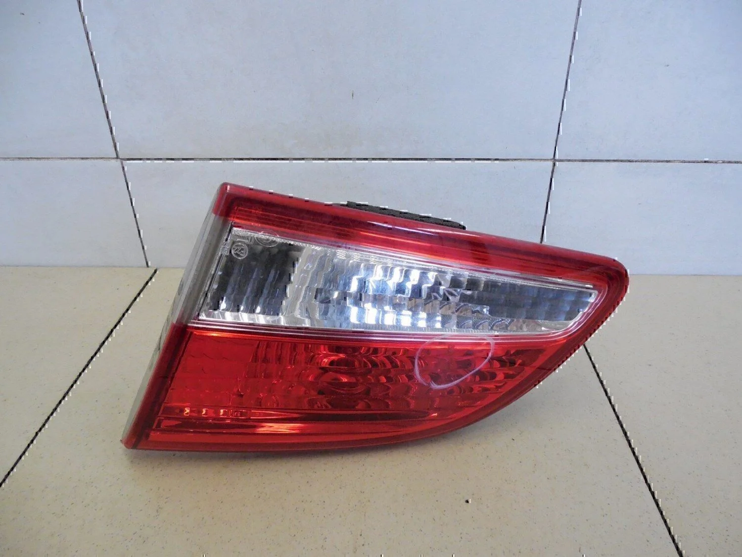 Фонарь задний внутренний правый NISSAN Almera (G15) 2013> - миниатюра 2
