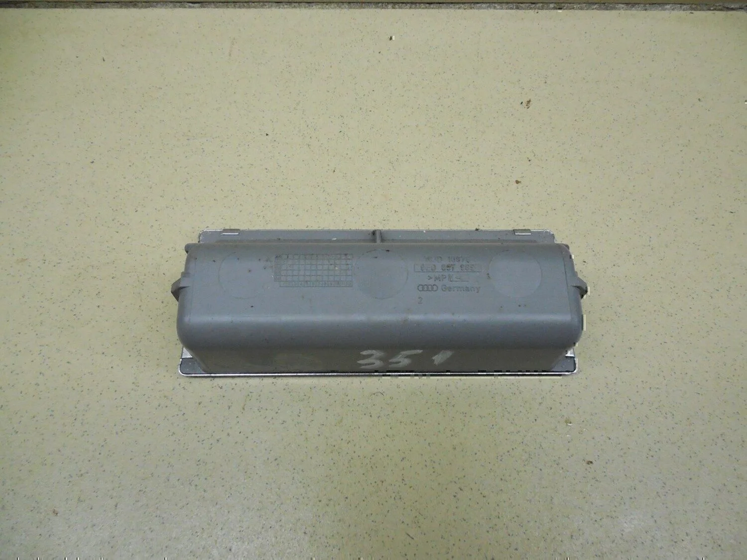 Пепельница передняя Audi A4 [B6] 2000-2004 - миниатюра 2