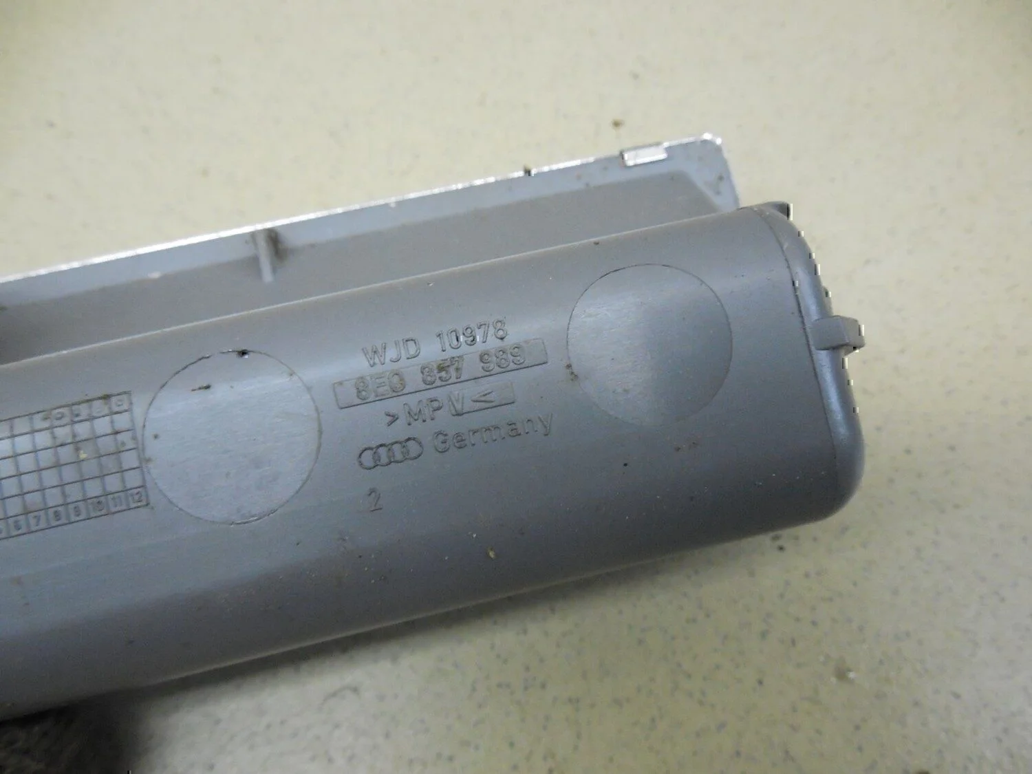 Пепельница передняя Audi A4 [B6] 2000-2004 - миниатюра 3