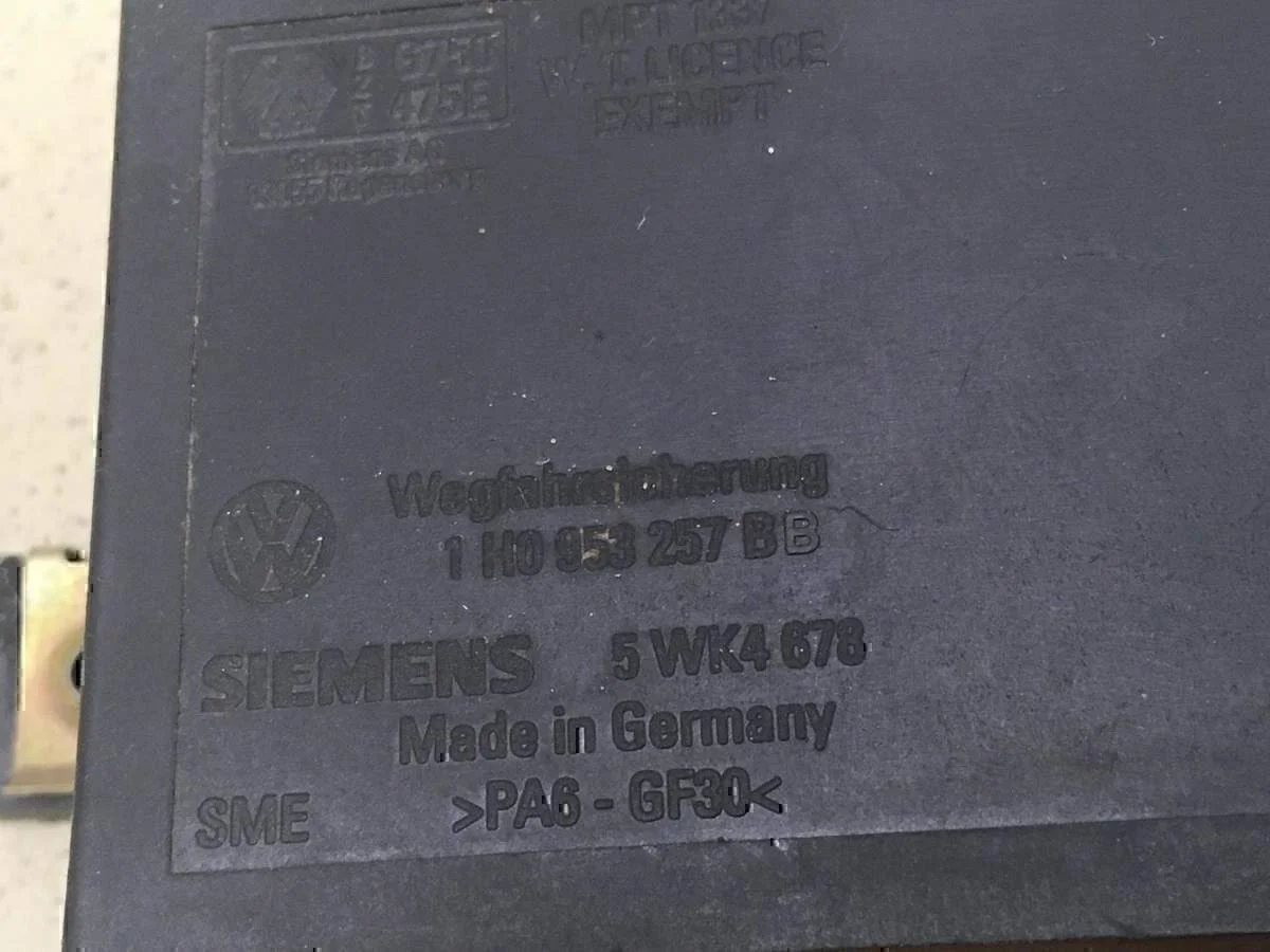 Блок электронный VW Golf III/Vento 1991-1997 - миниатюра 4