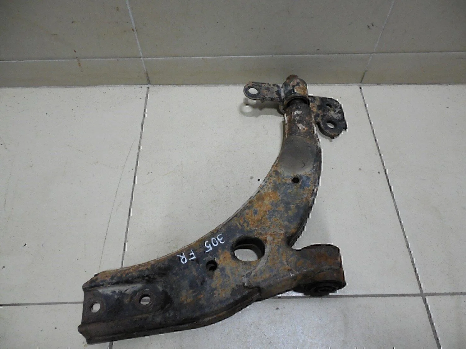 Рычаг передний правый Hyundai-KIA Spectra 2001-2011 - изображение 1